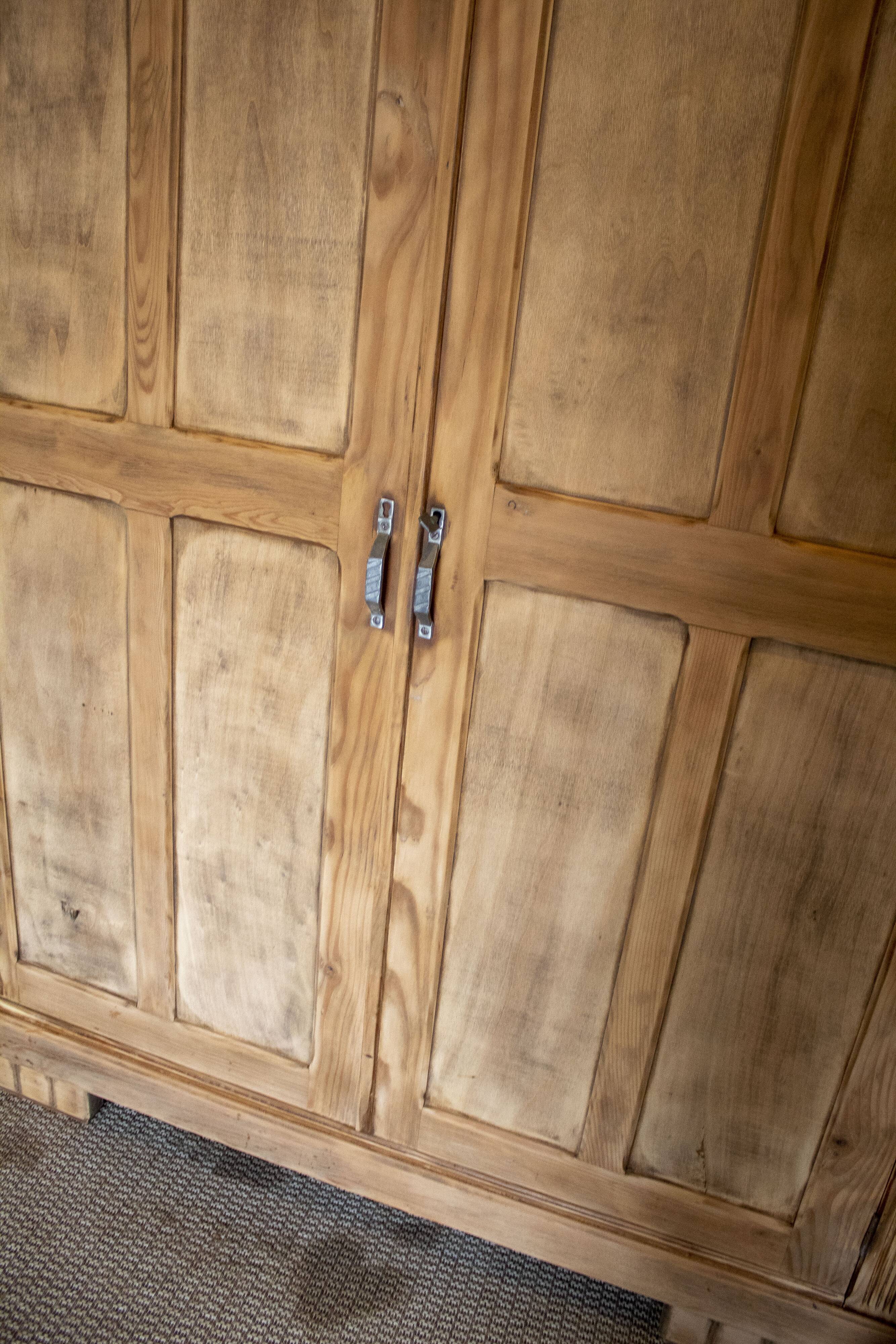 Large Parisian wardrobe in solid wood (renovated)