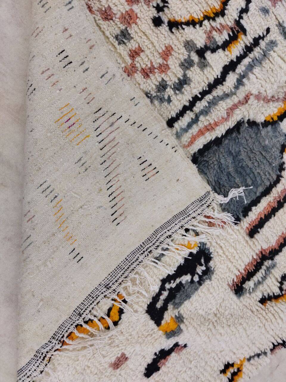 Handmade moroccan berber rug 252 x 138 cm