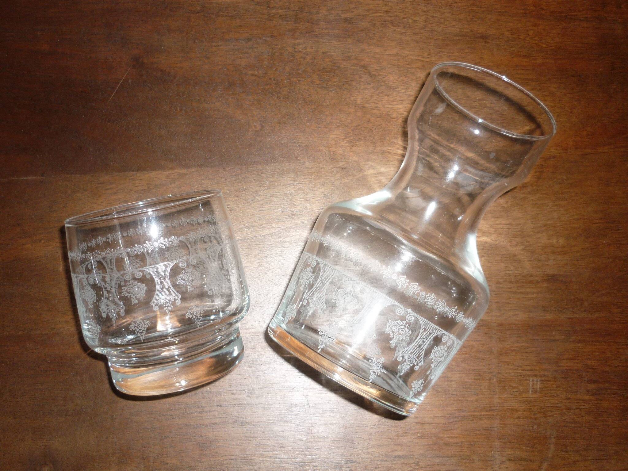 Carafe et verre de nuit