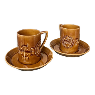Ensemble de 2 tasses à café  et soucoupes  en céramique anglaise motif Totem créé par Susan Williams-Ellis . Années 60. Portmeirion Pottery. Stroke-on-Trent.