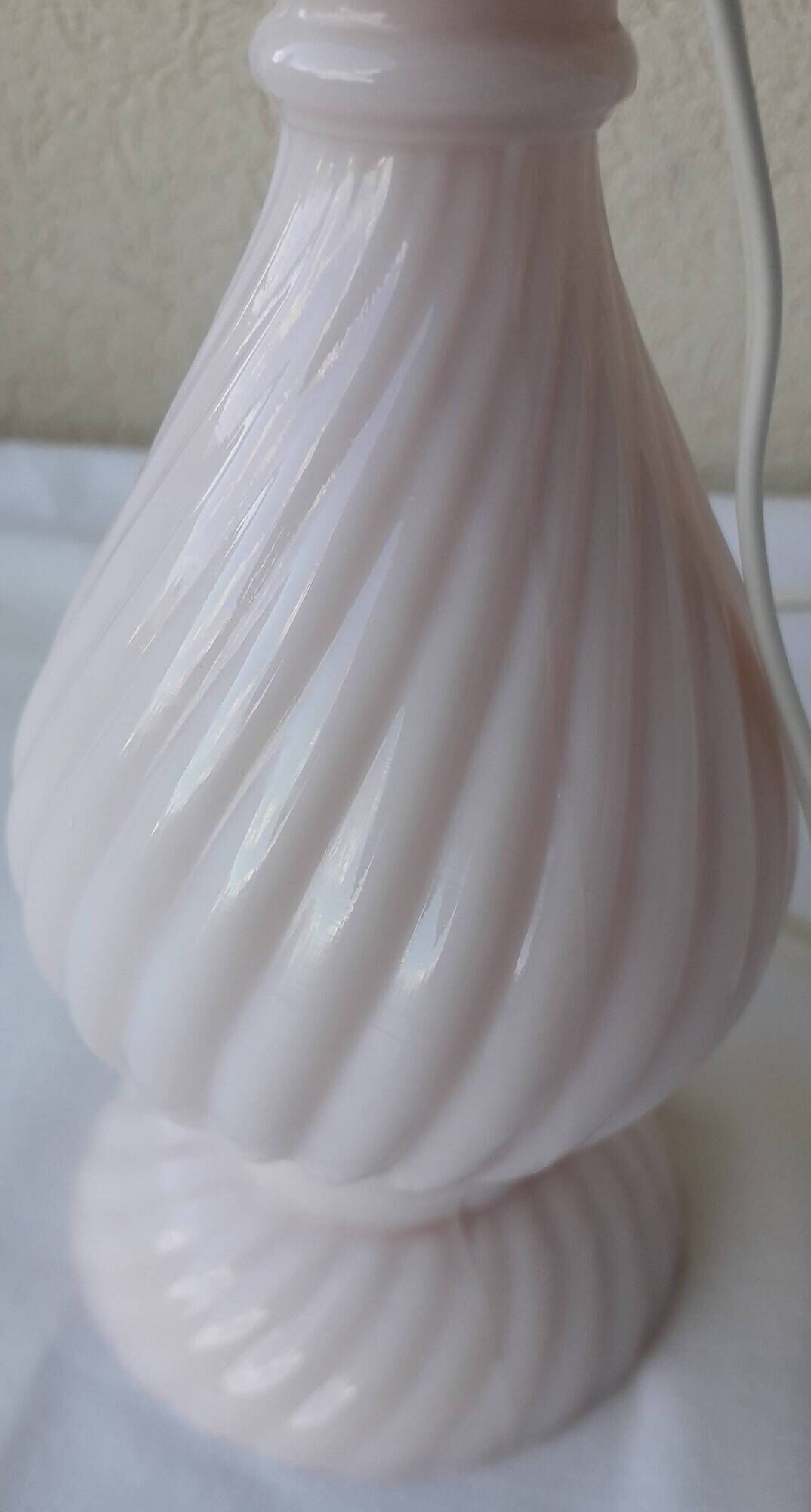 Lampe Chatard en opaline rose