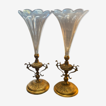Paire de vasse cornet en bronze et cristal
