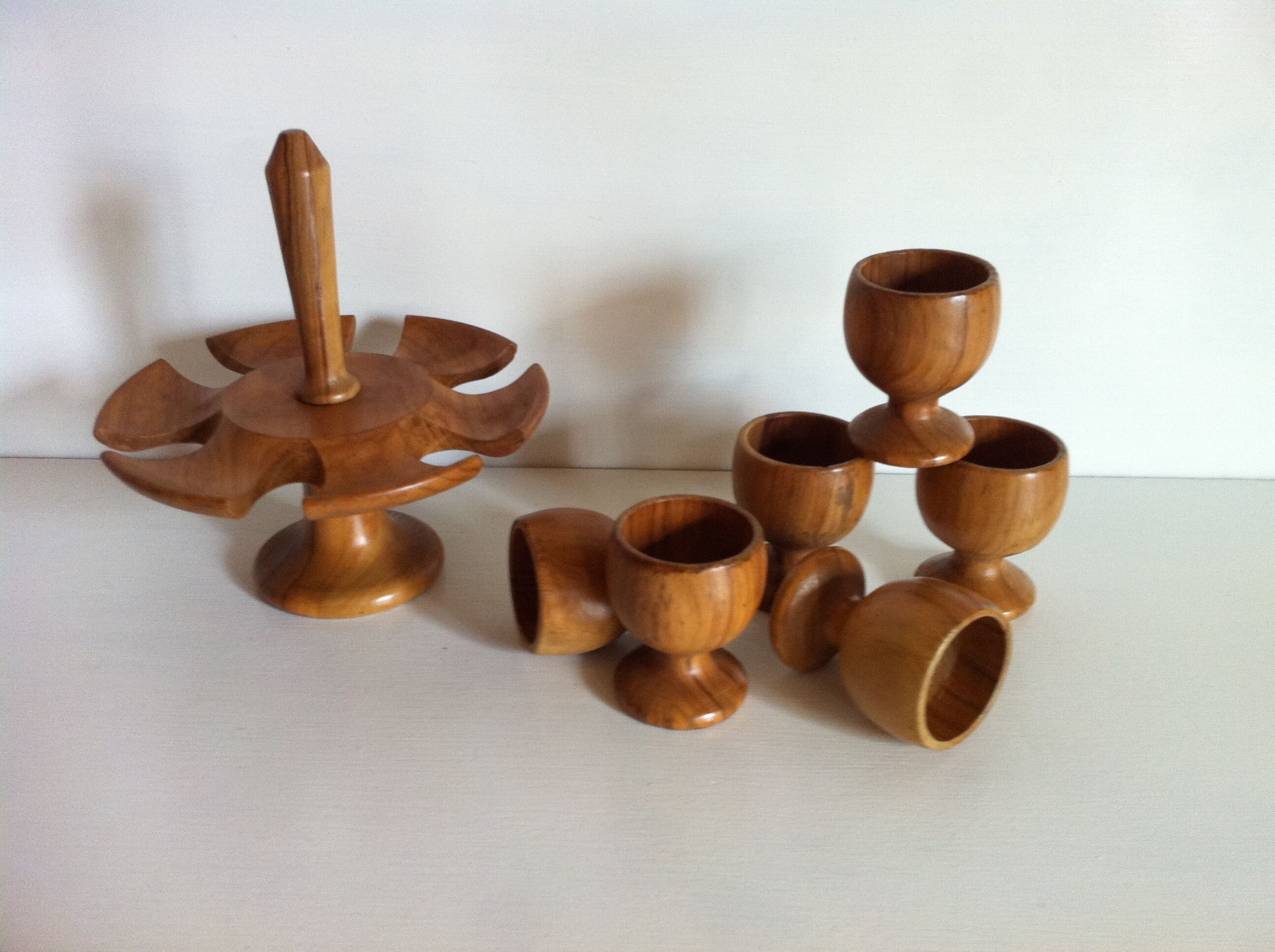 Ensemble de coquetiers vintages en bois