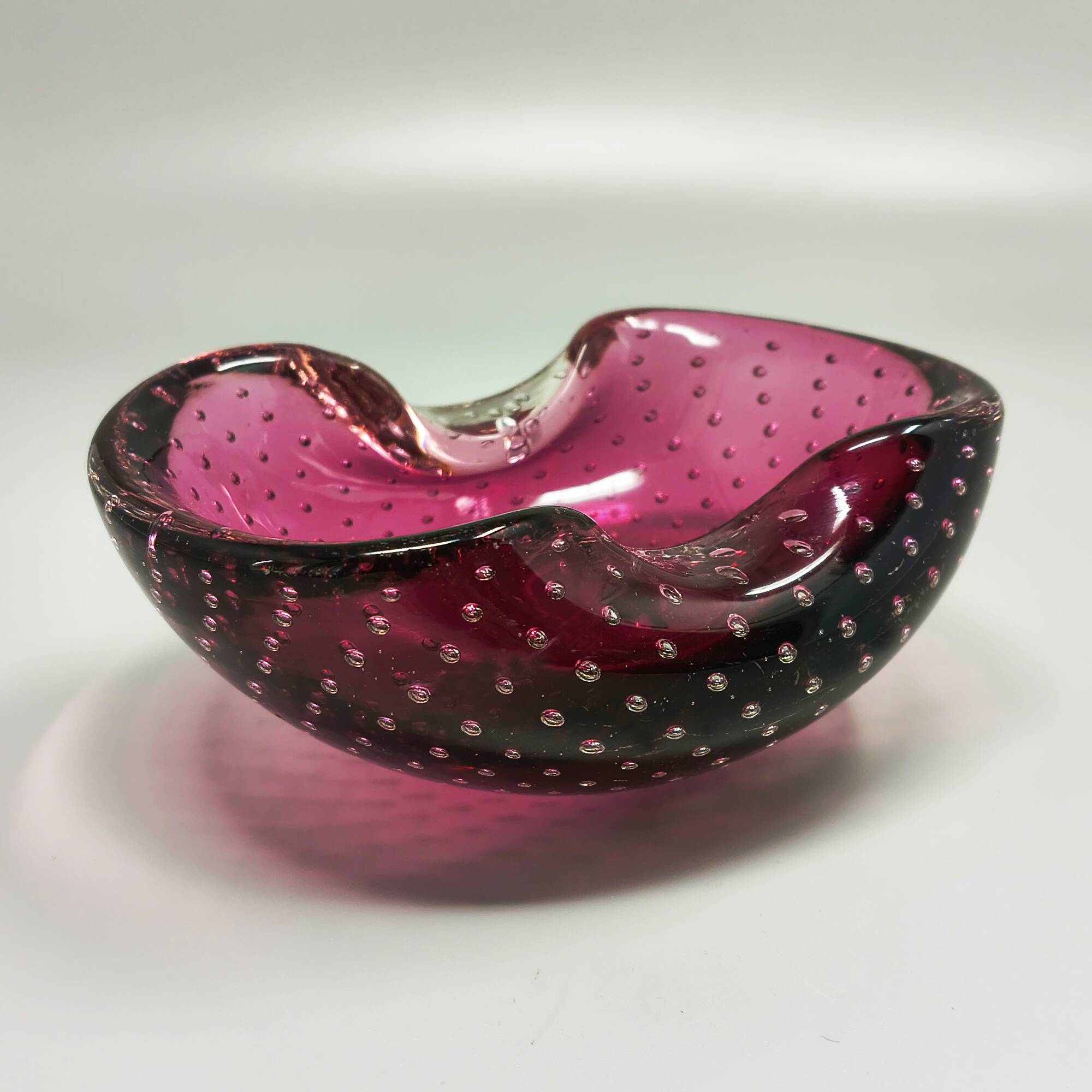 1960s mid-century pink ashtray or catchall in bullicante Murano glass by Flavio Poli