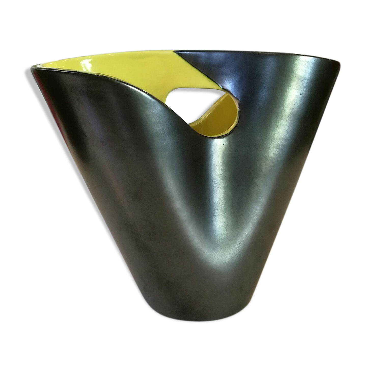 Elchinger ceramic corolla vase