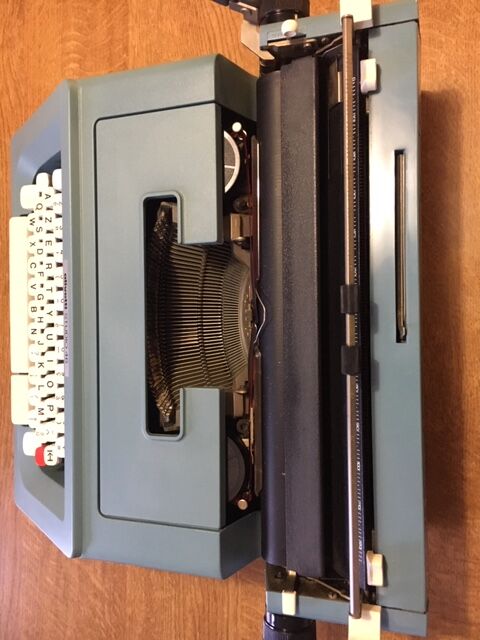 Olivetti typewriter, model Studio 46