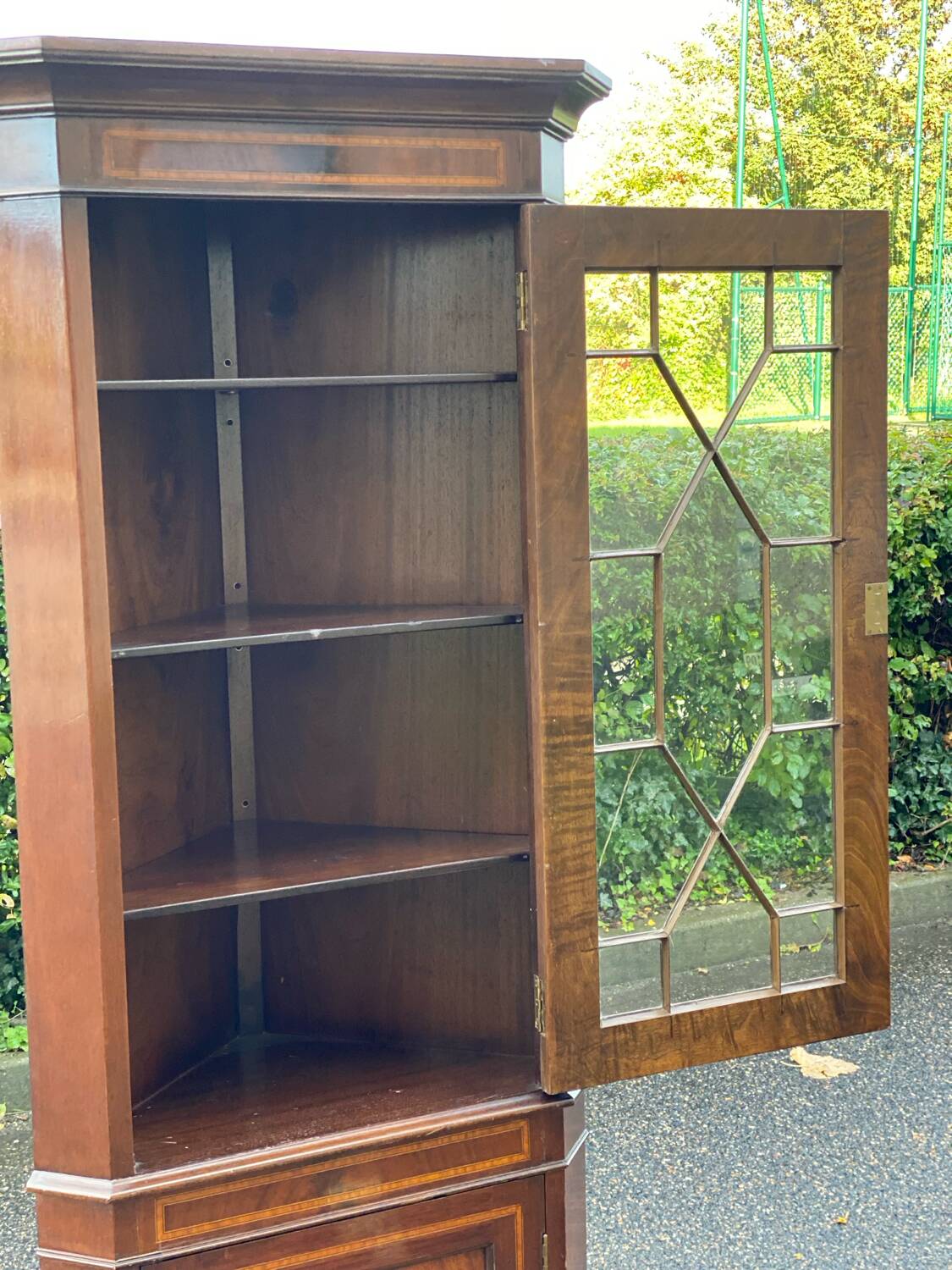 Victorian corner cabinet in solid wood and marquetry