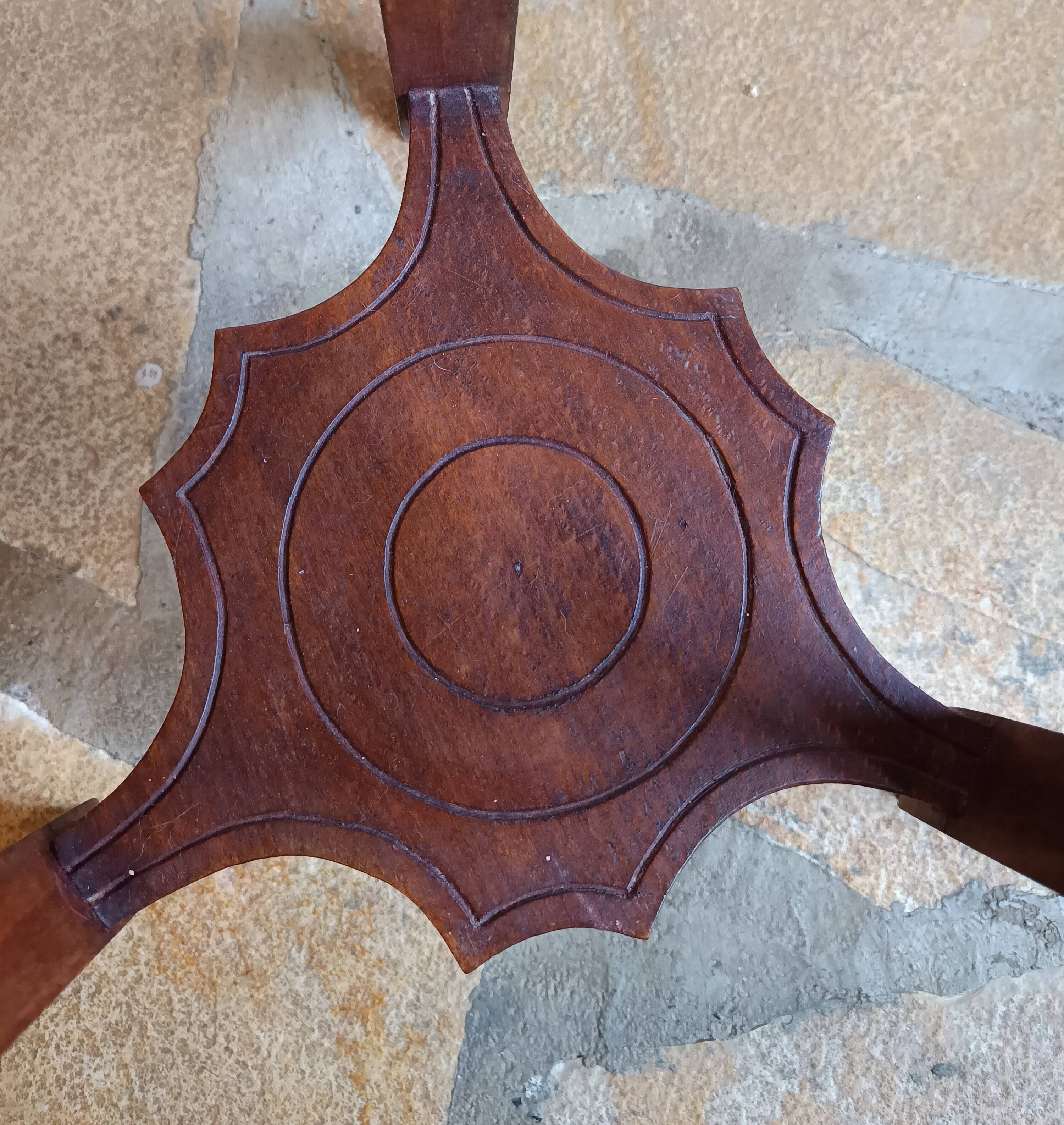 Guéridon ancien en bois massif avec plateau en marbre