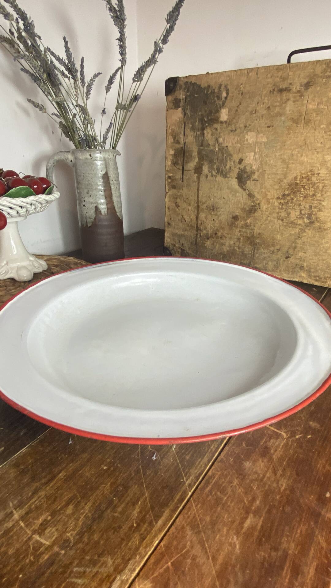 Enamelled metal plates
