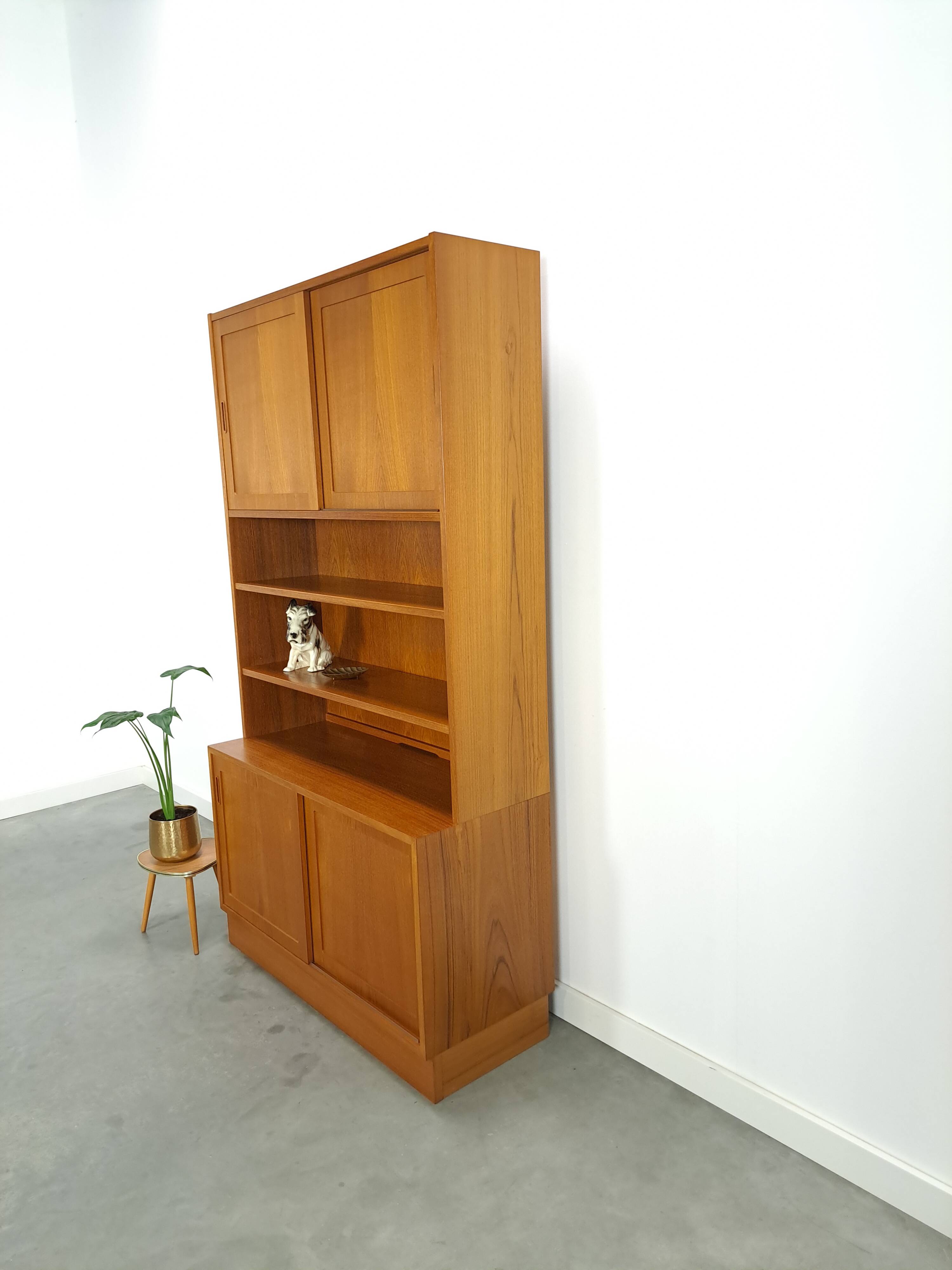 Meuble en teck design danois Poul Hundevad avec compartiments Lp, vintage