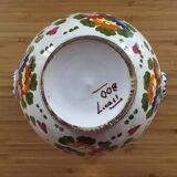 Pot signed flower décor