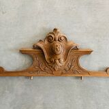 Monogrammed architectural element RE