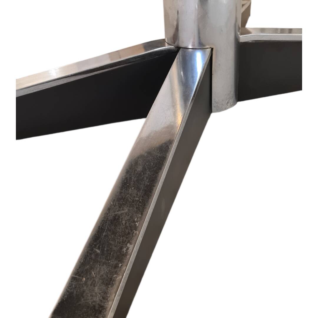 Oval marble dining table from the 1970s.