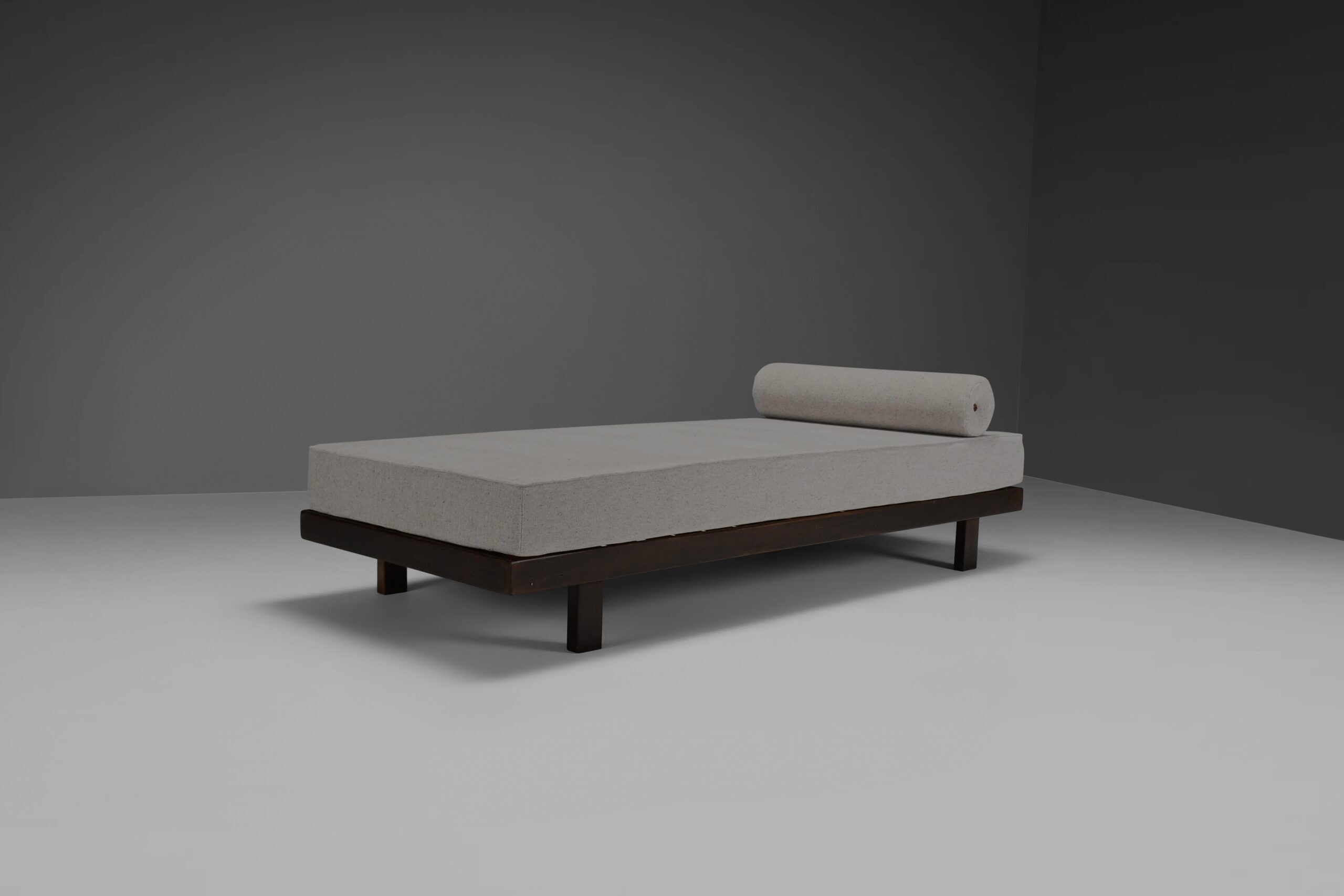 Minimalist daybed by Jorge Zalszupin for L’atelier, Brazil 1959
