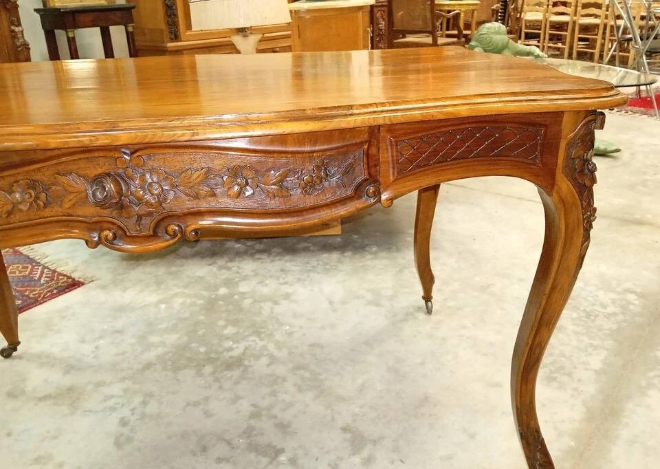 Curved desk in Louis XV style, made of carved and moulded walnut.