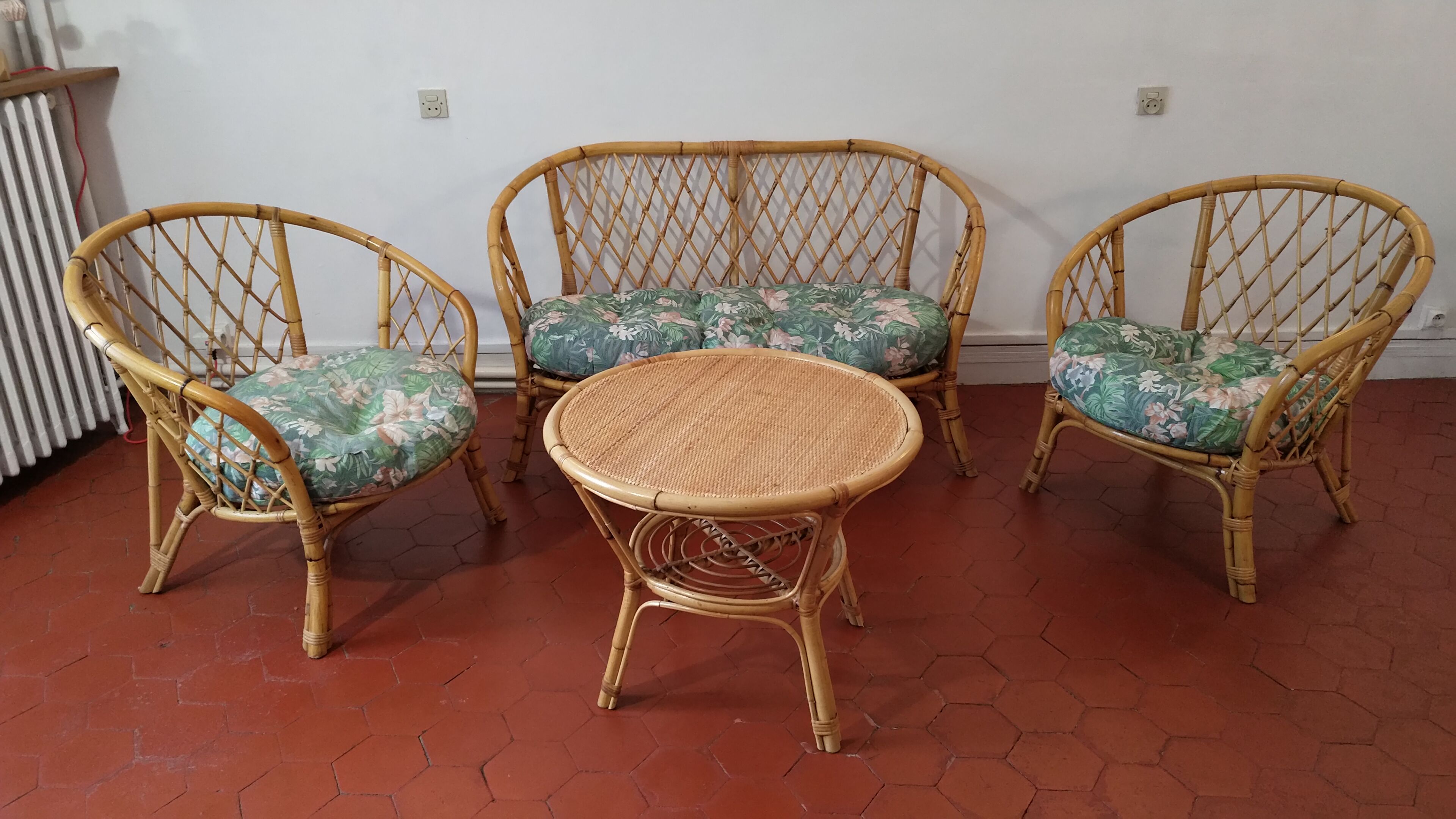 Garden furniture, chairs, seat and coffee table bamboo & rattan