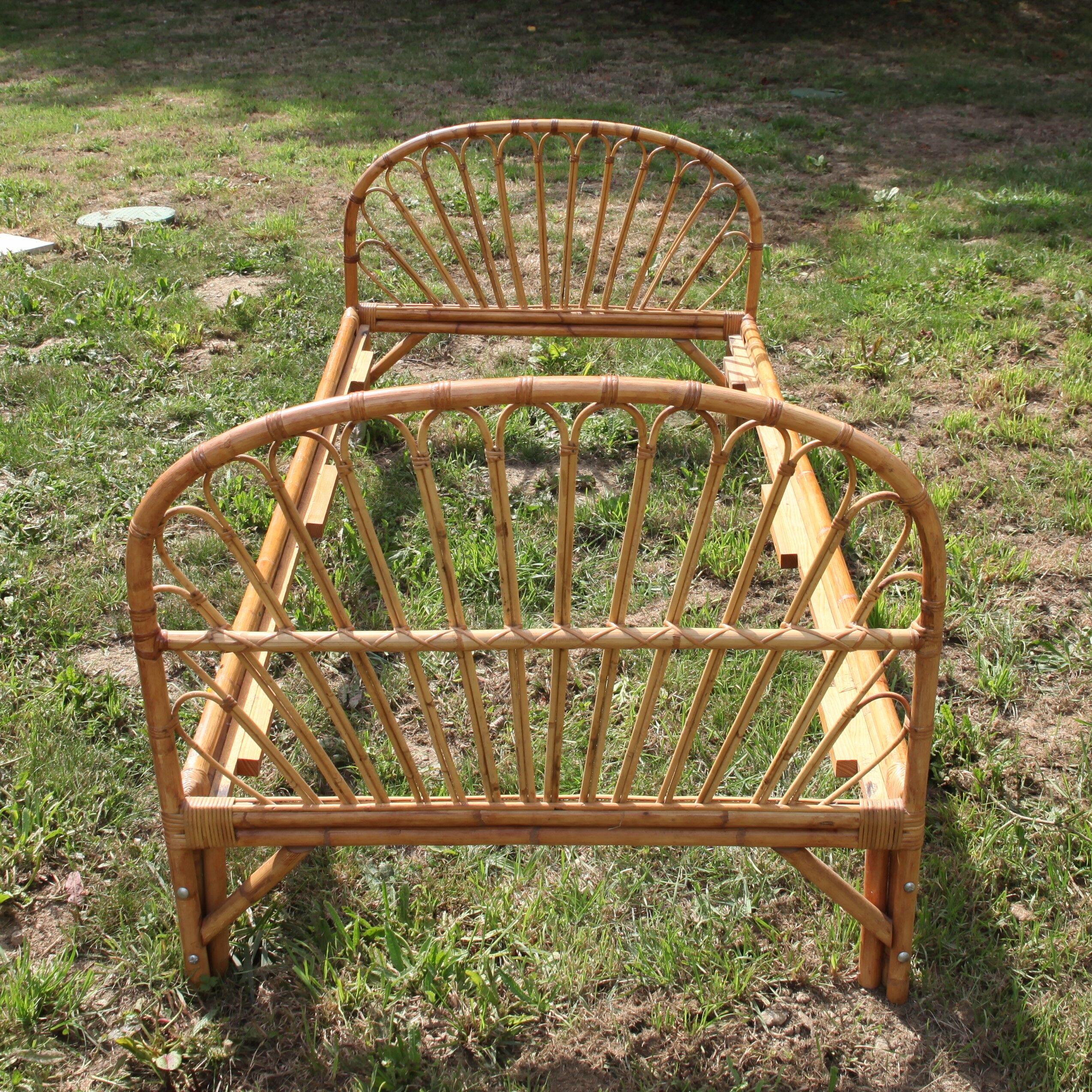 Rattan bed