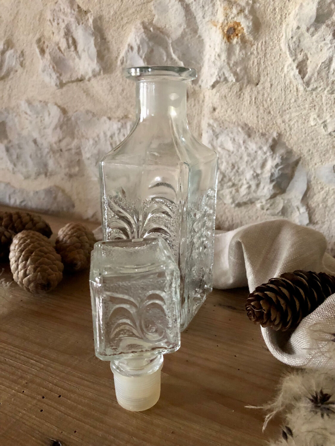 Glass spirits decanter