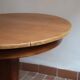Table ronde en frêne, pied central mouluré, art déco