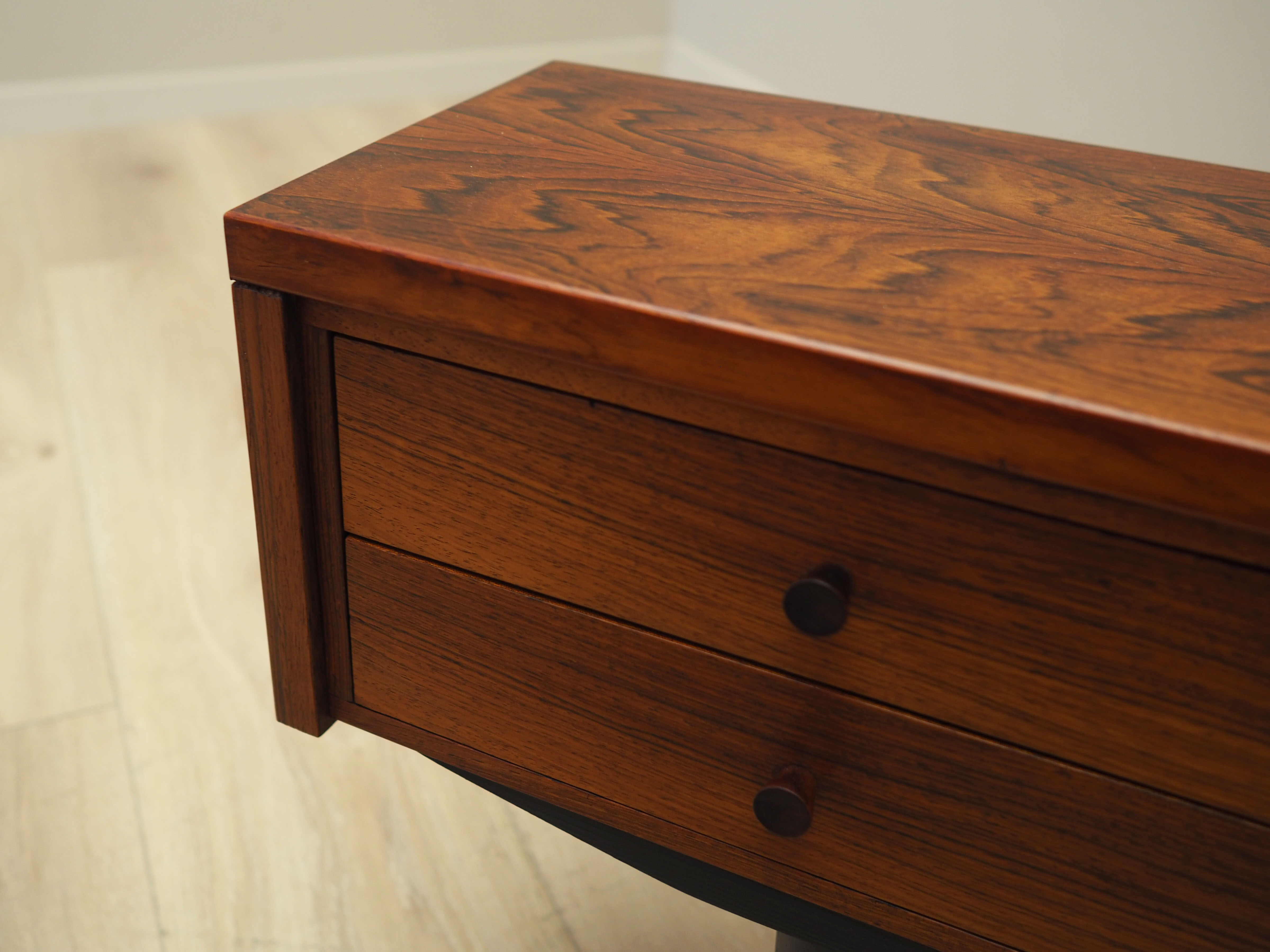 Commode en palissandre, design danois, années 1970, production: Danemark