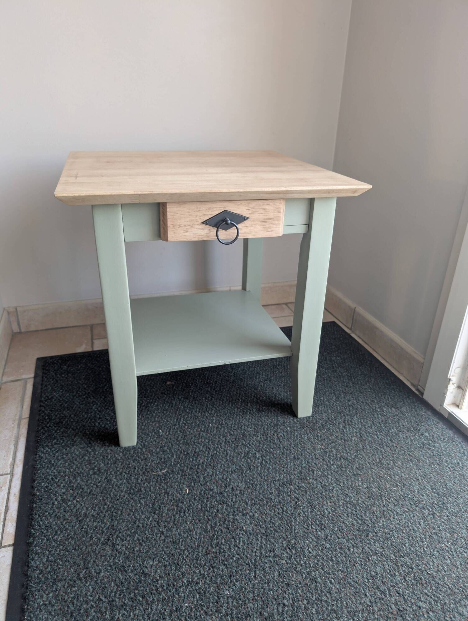 Side table/nightstand