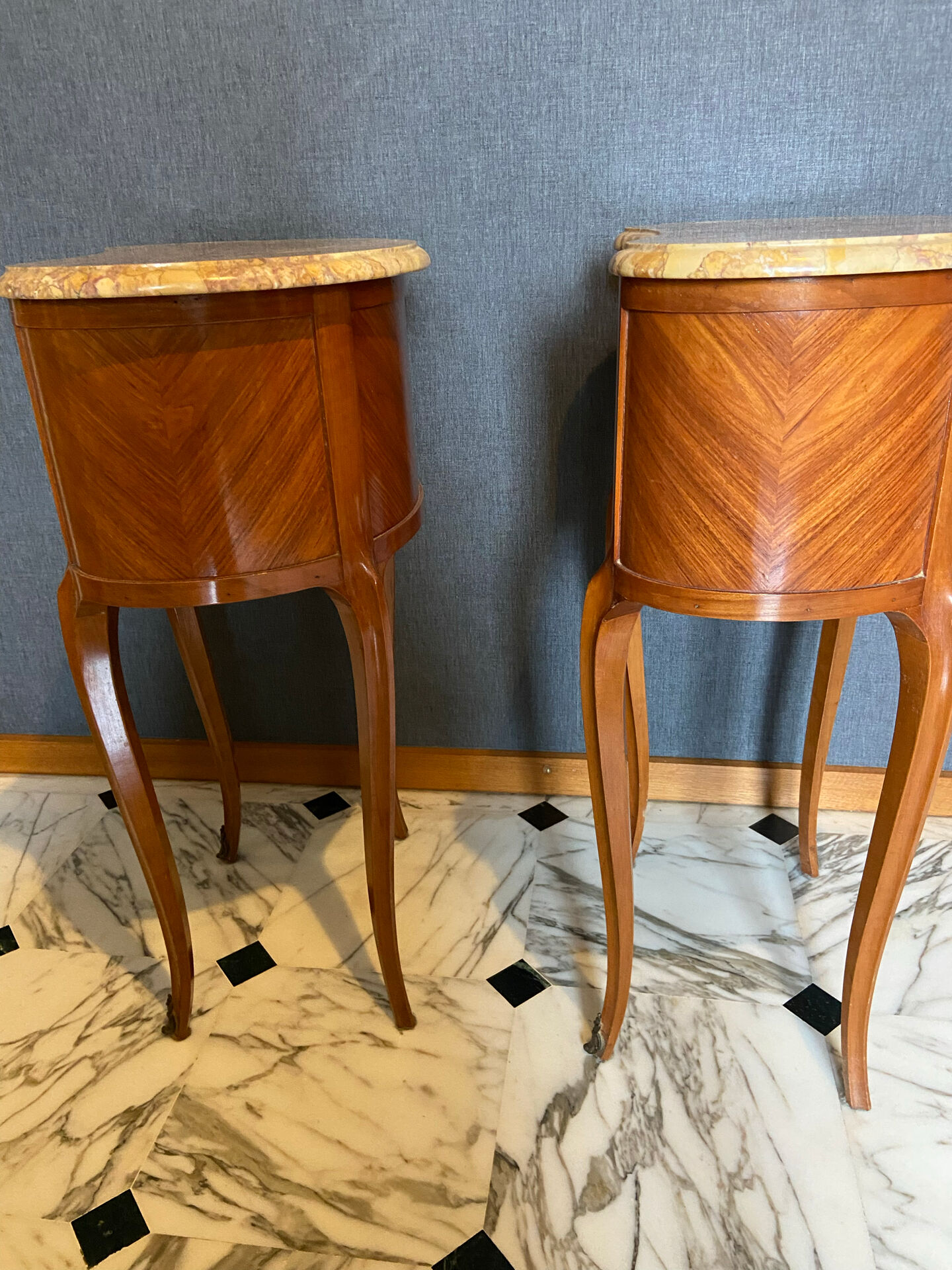 Tables de chevet style Louis XV