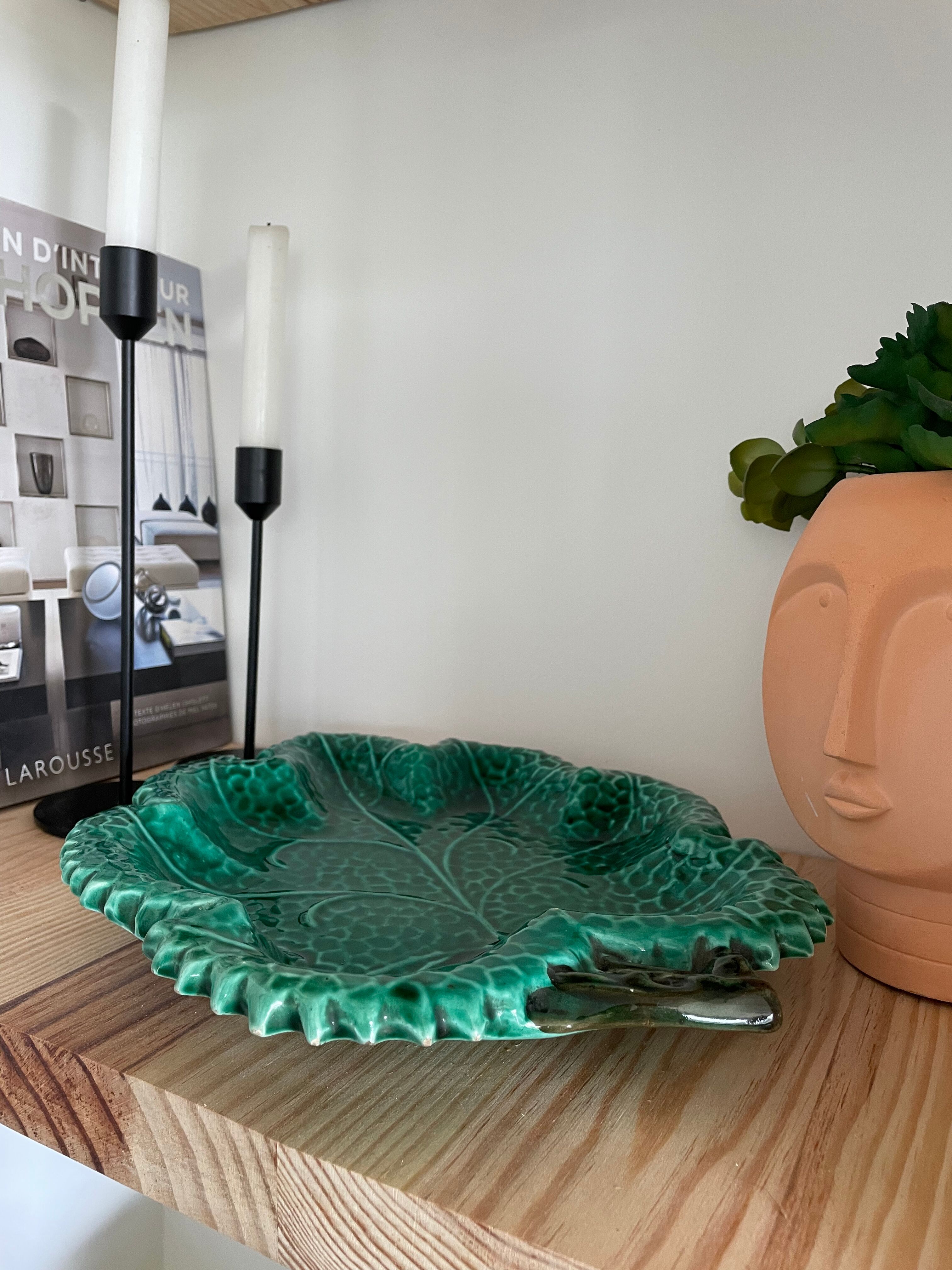 Empty pocket or small dish Vallauris leaf