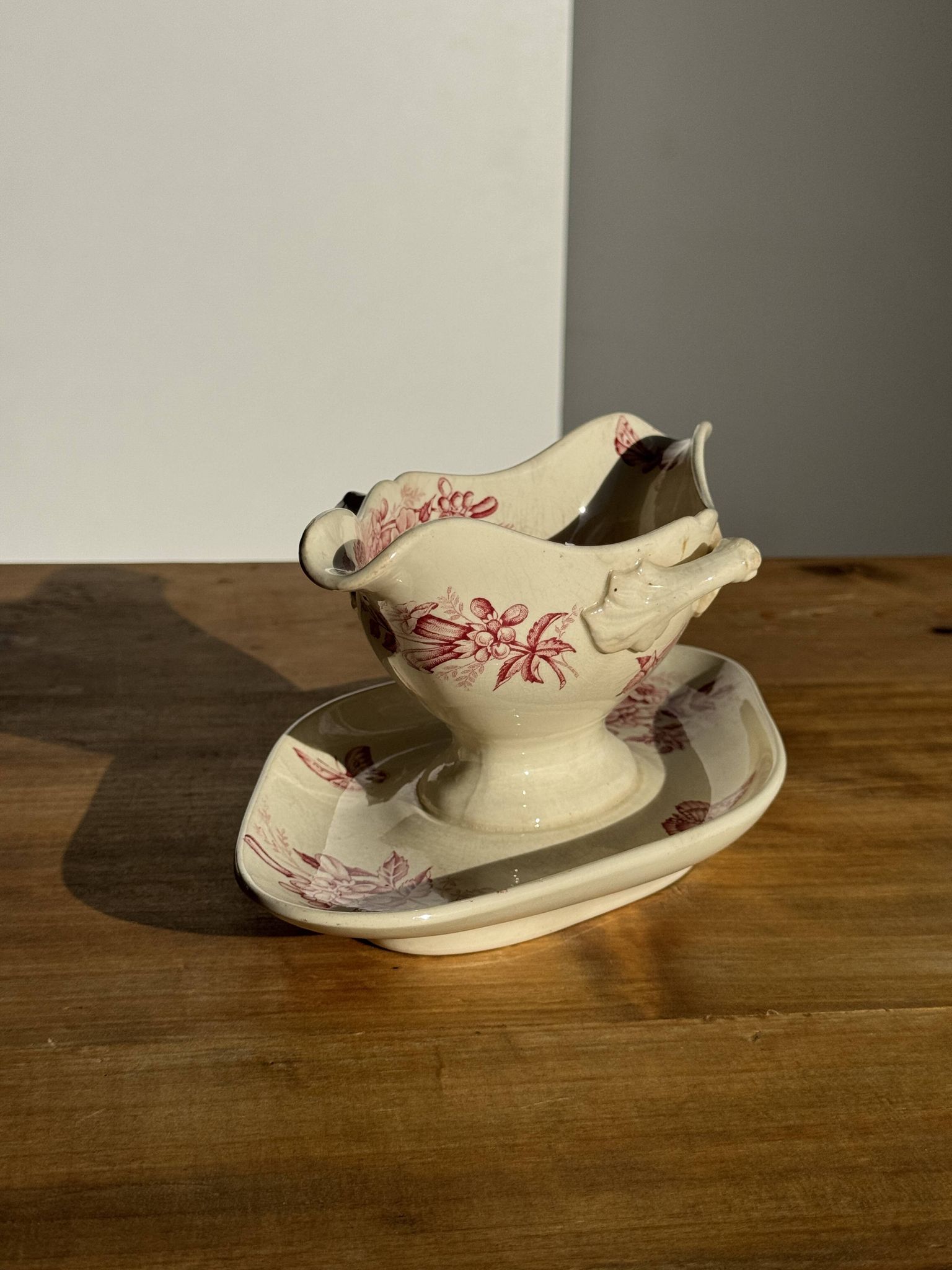 Saucier ancienne en faïence rose de Badonviller modèle Jasmin