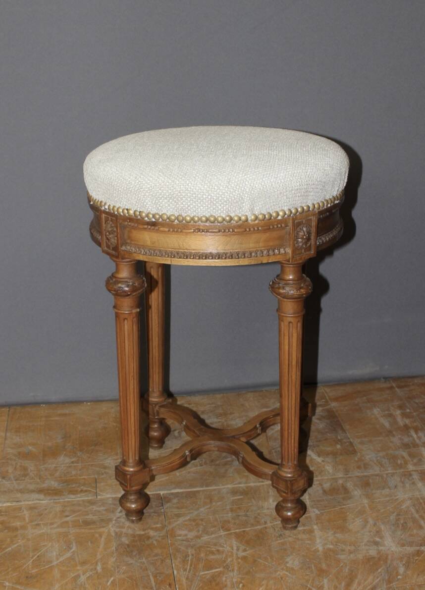 Tabouret de Style Louis XVI en Noyer vers 1900