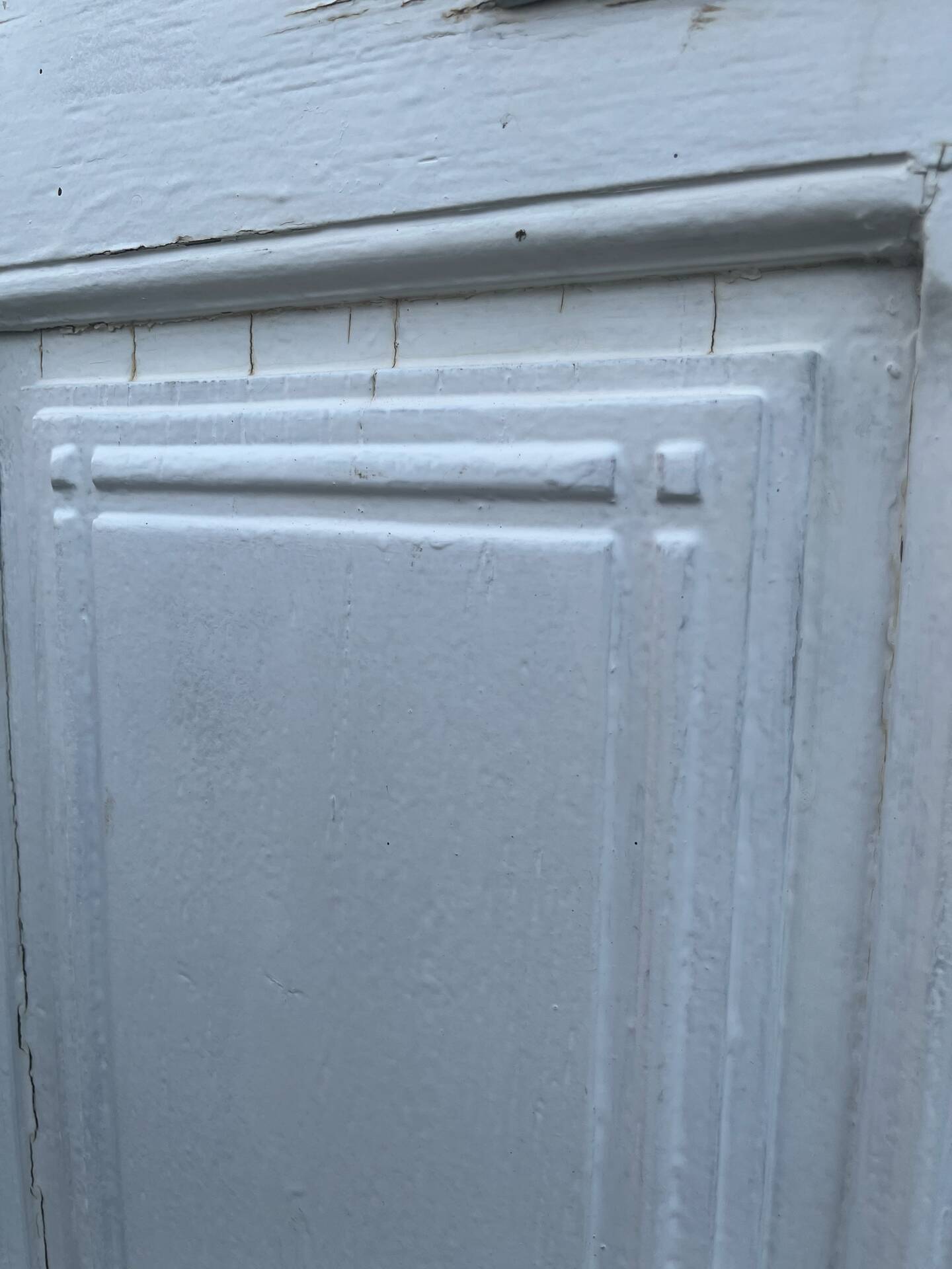 Porte d'entrée ancienne semi-vitrée en bois