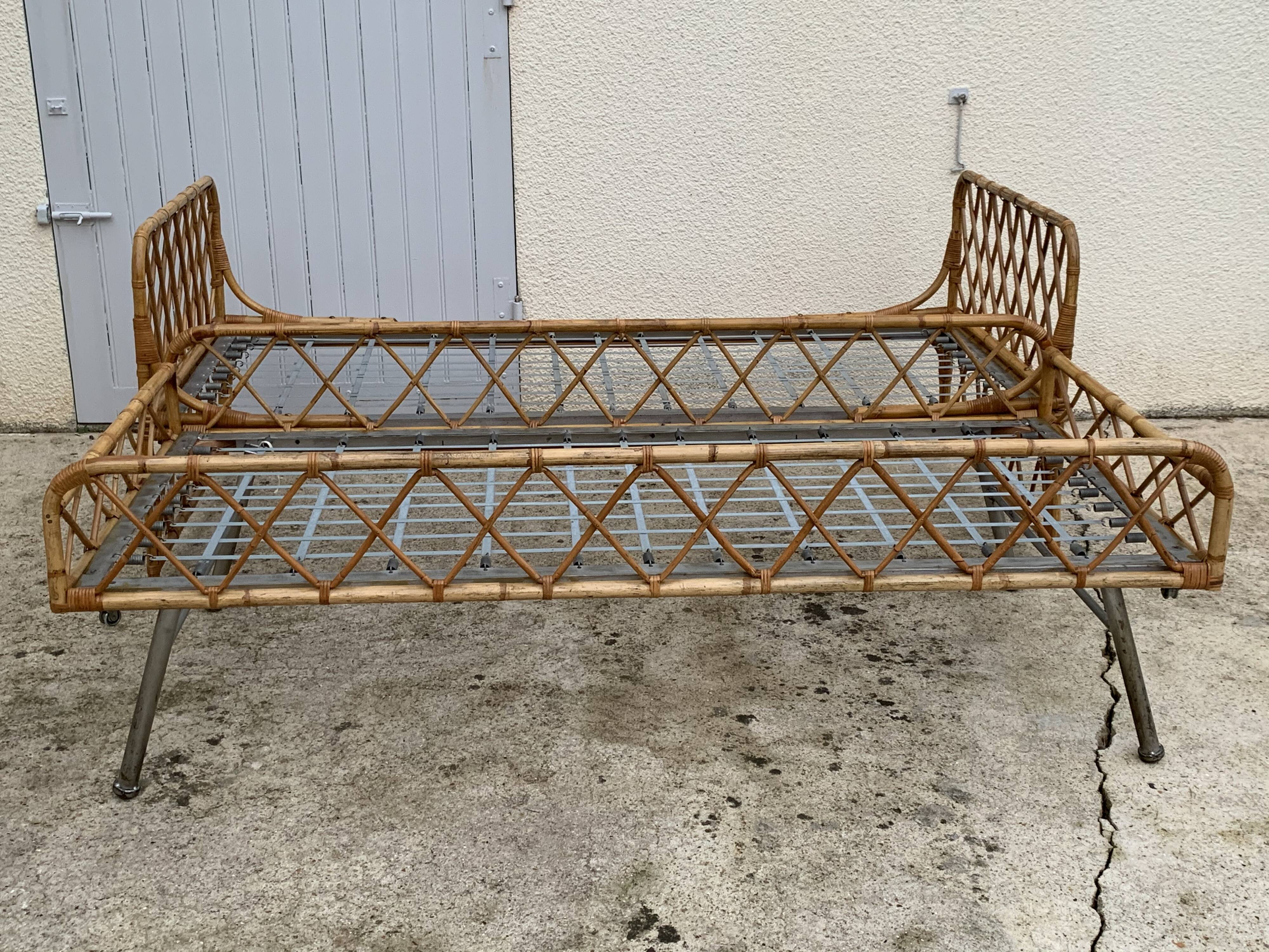 Rattan leg bed 1960