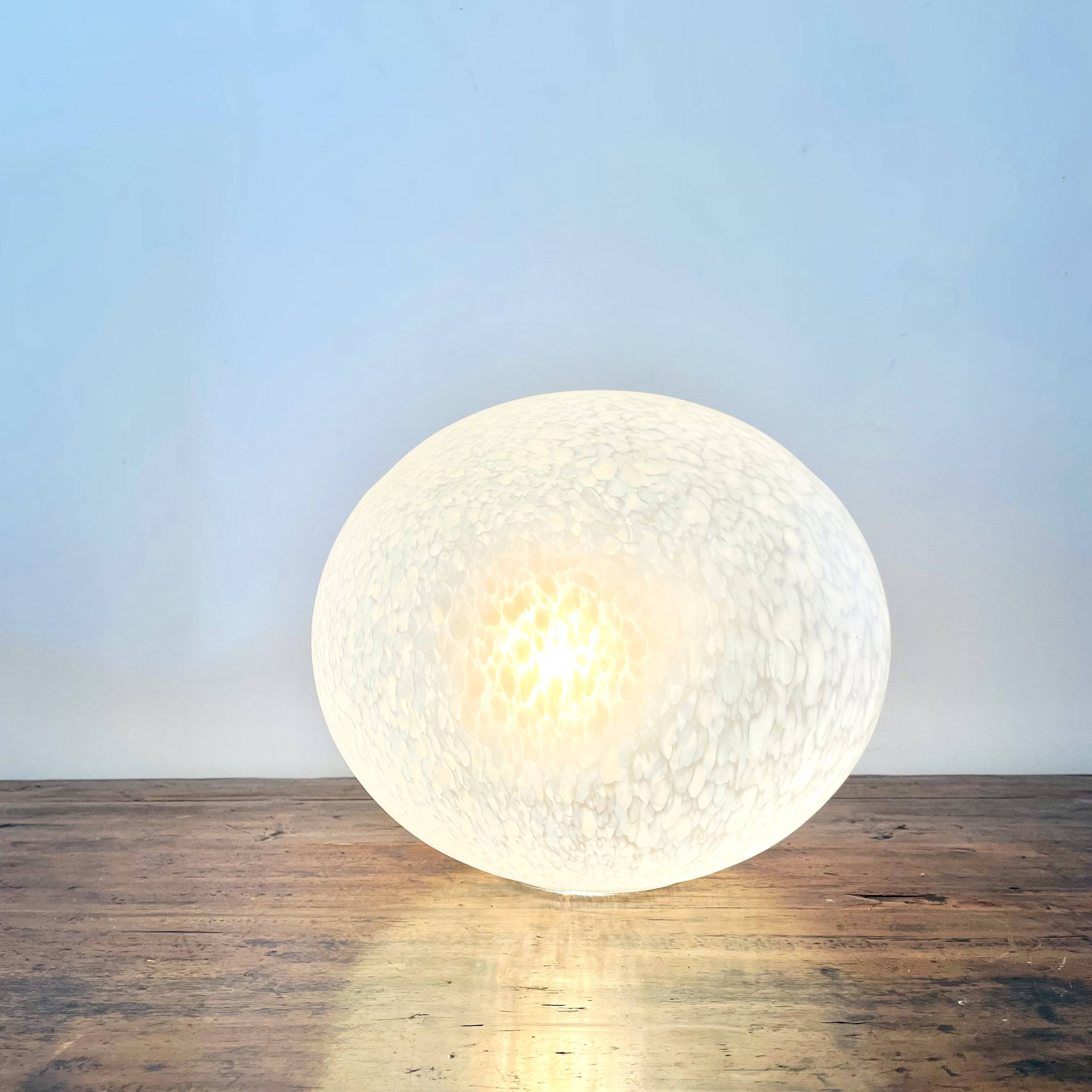 Italian Pebble Lamp in Speckled White Glass (1980) – 29 cm