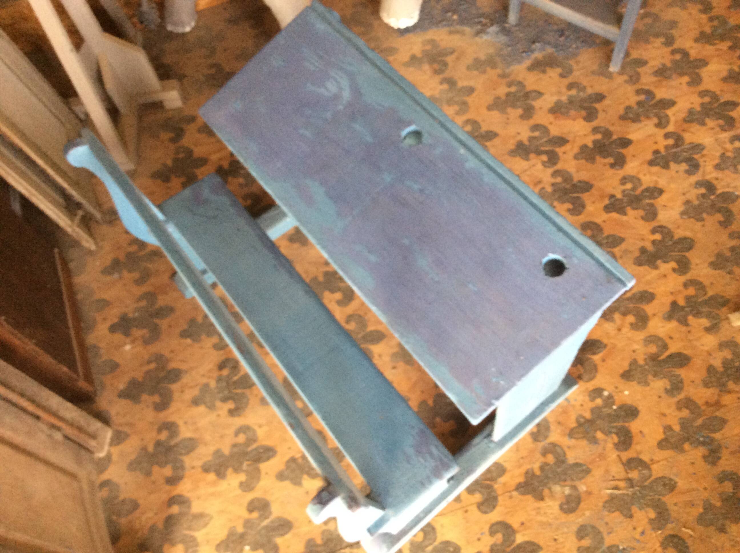 School bench early 900