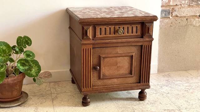 Table de chevet ancienne en bois et marbre