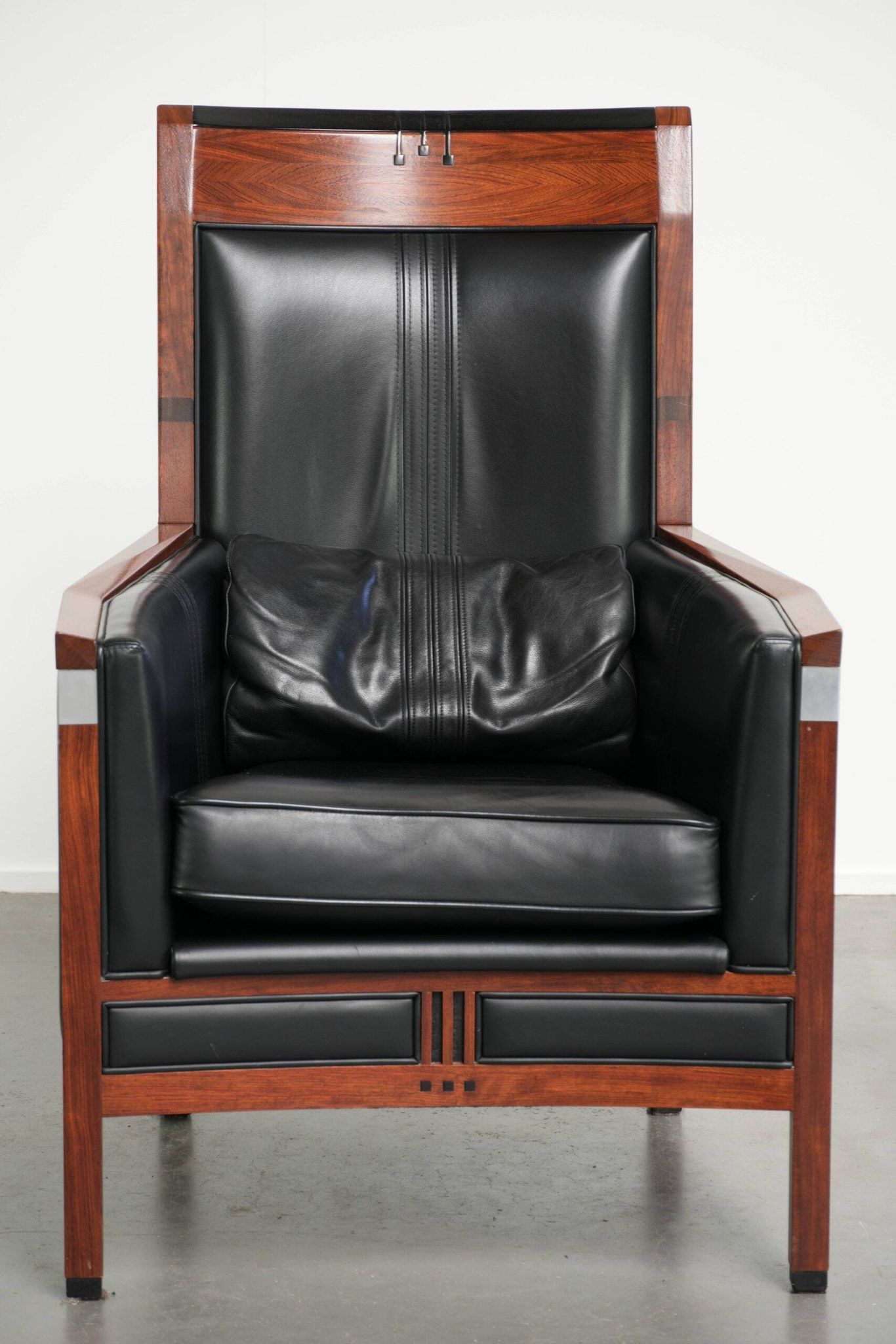 Fauteuil en cuir de vache au design Art Déco avec un look intemporel