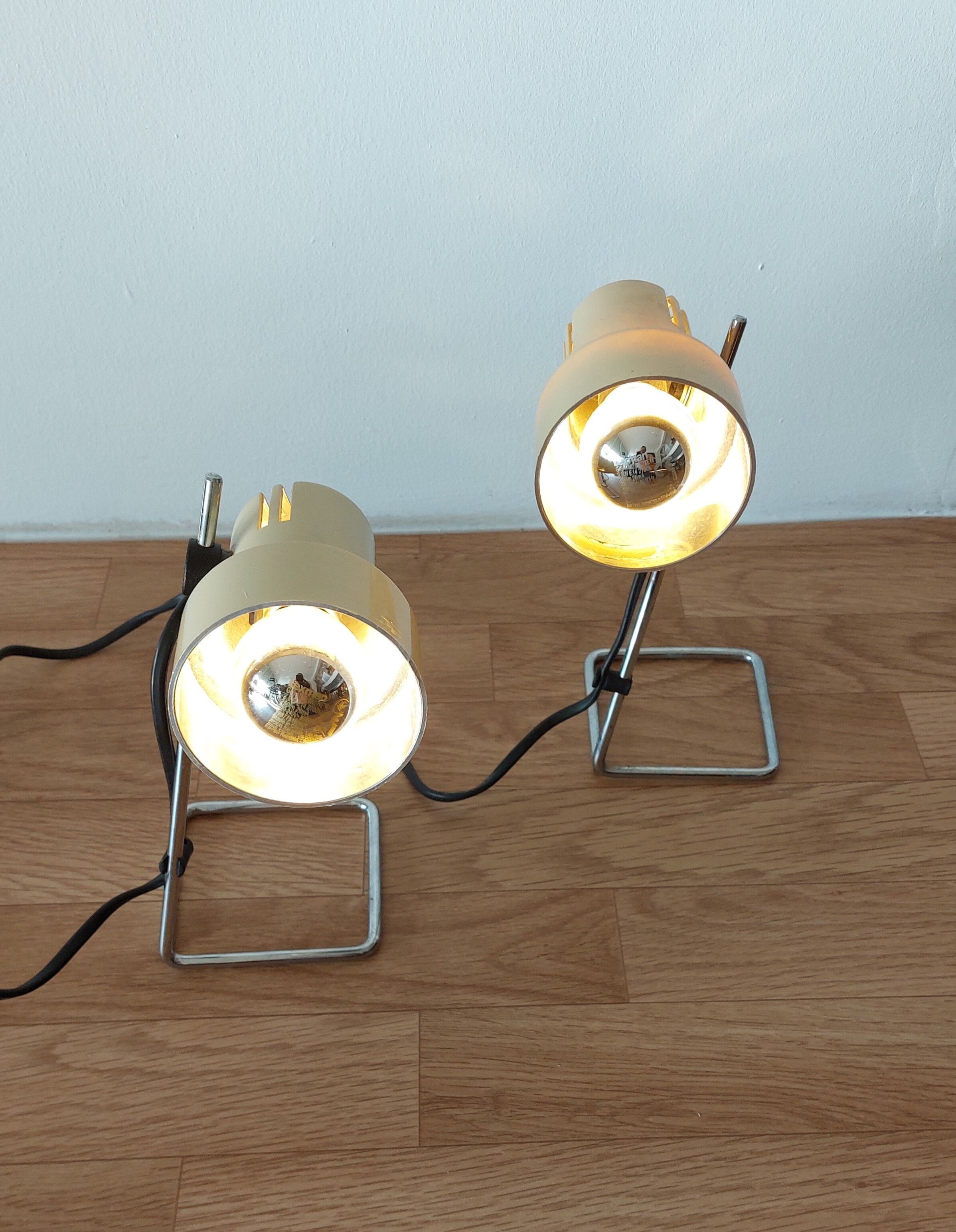 Paire de lampes de chevets orientables 1970.