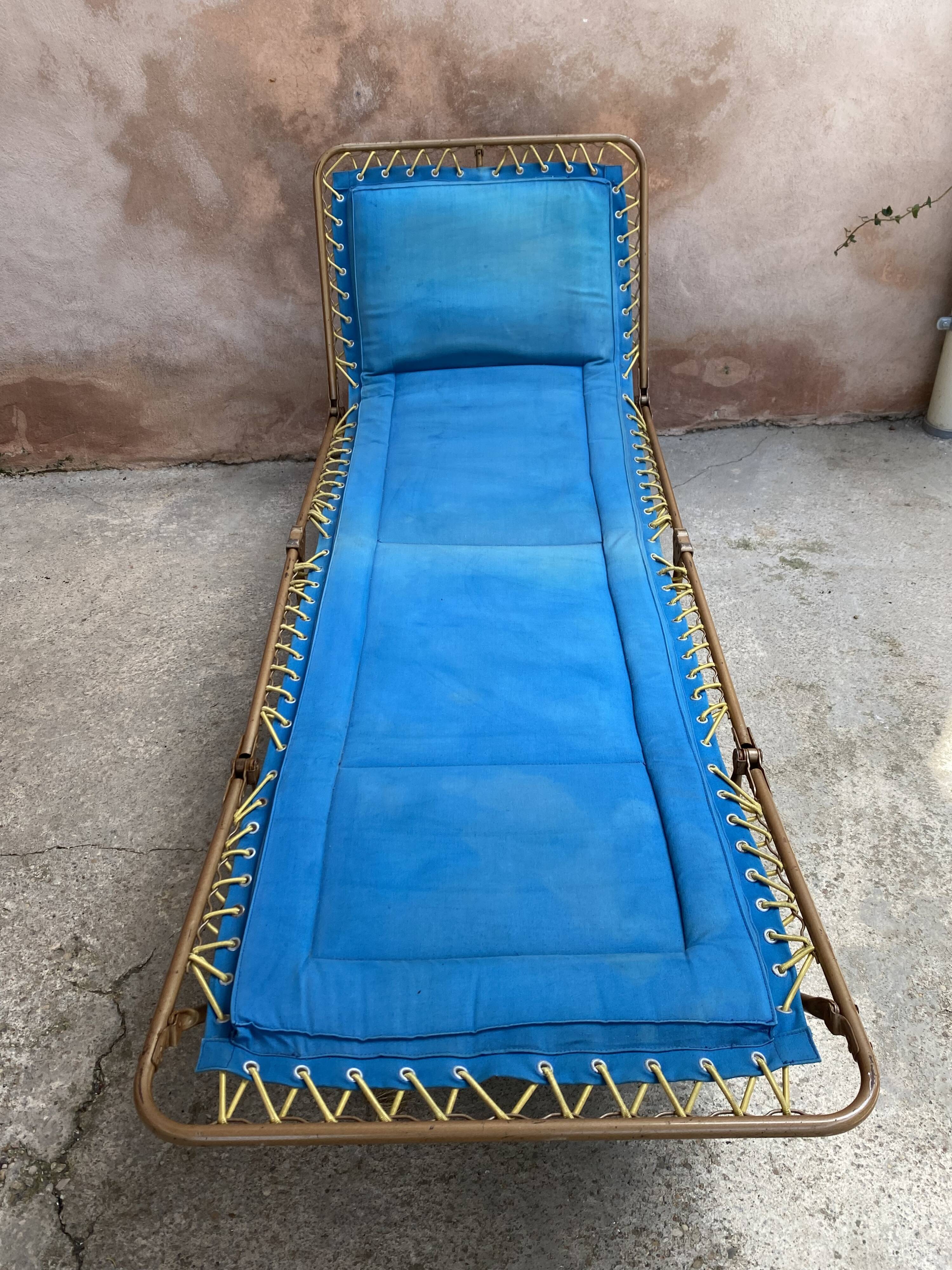 Camp bed or folding deckchair