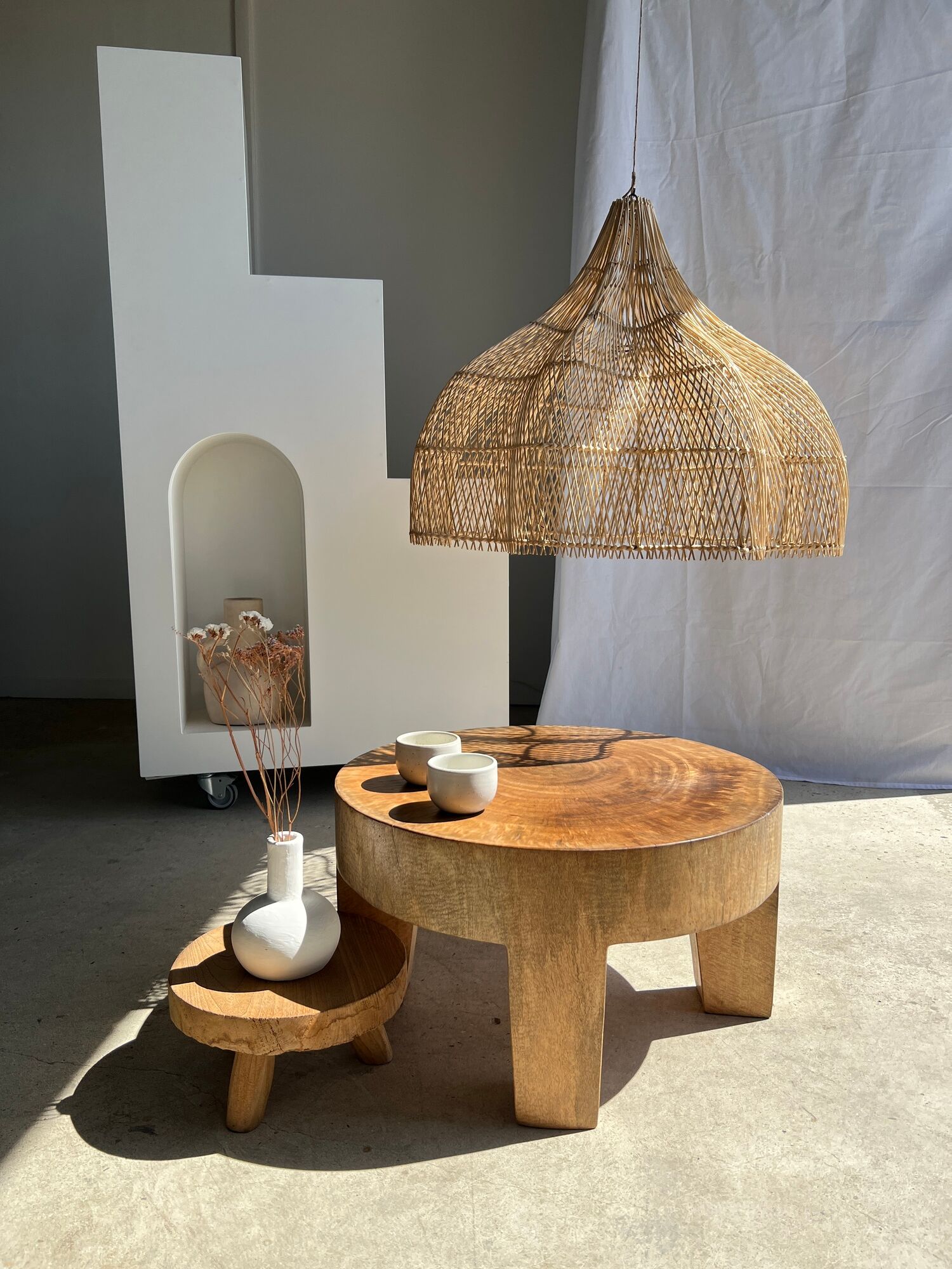 Rattan pendant lamp in the shape of a flower