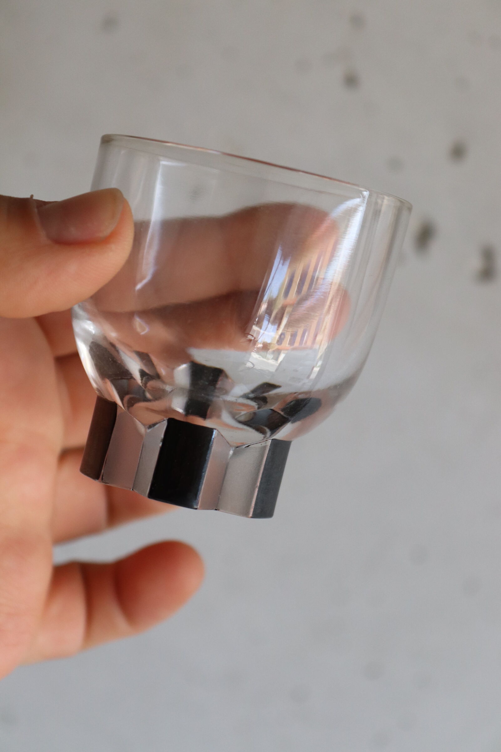 7 verres à shooter / liqueur art déco blanc et noir