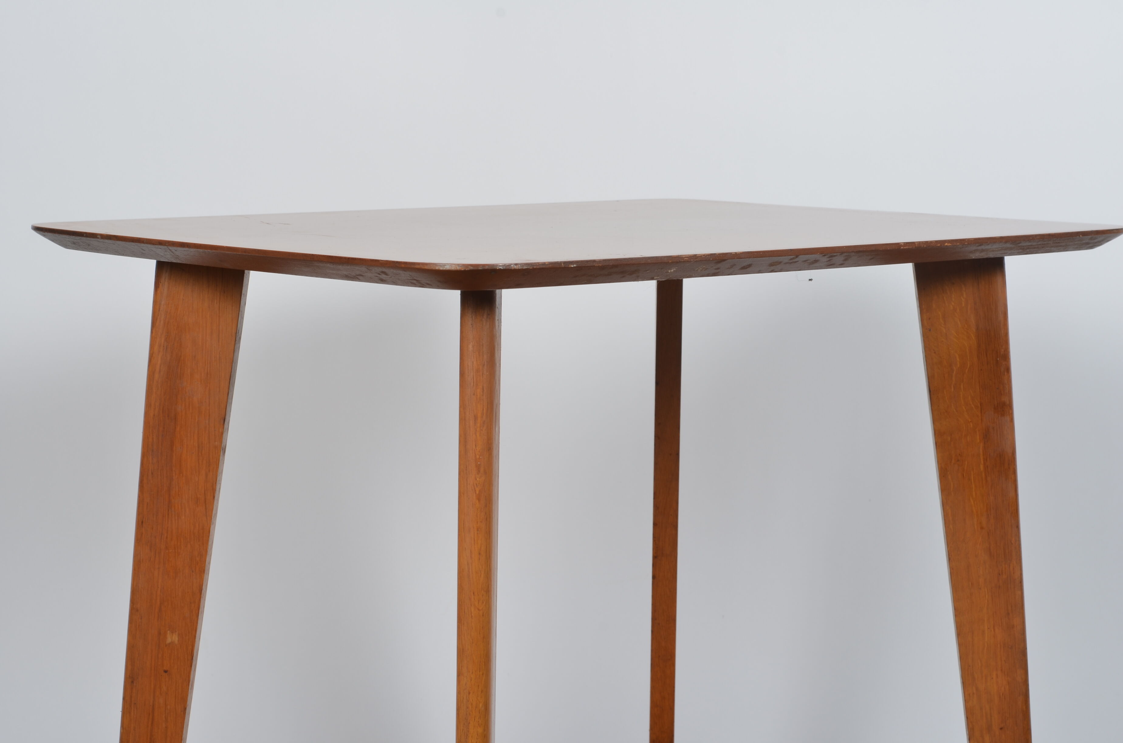 Rolling service feet compass