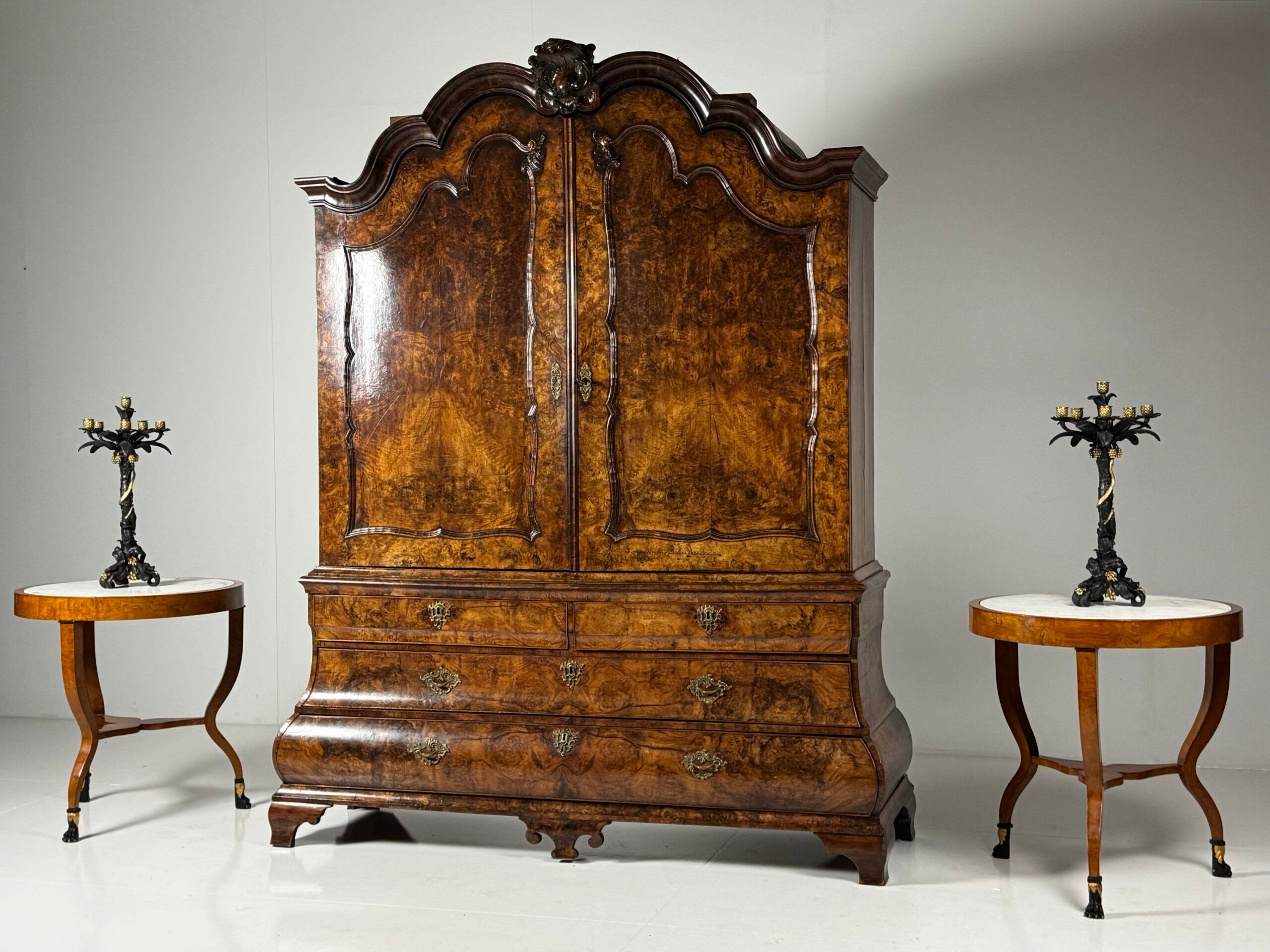 Dutch burr walnut cabinet ca. 1740