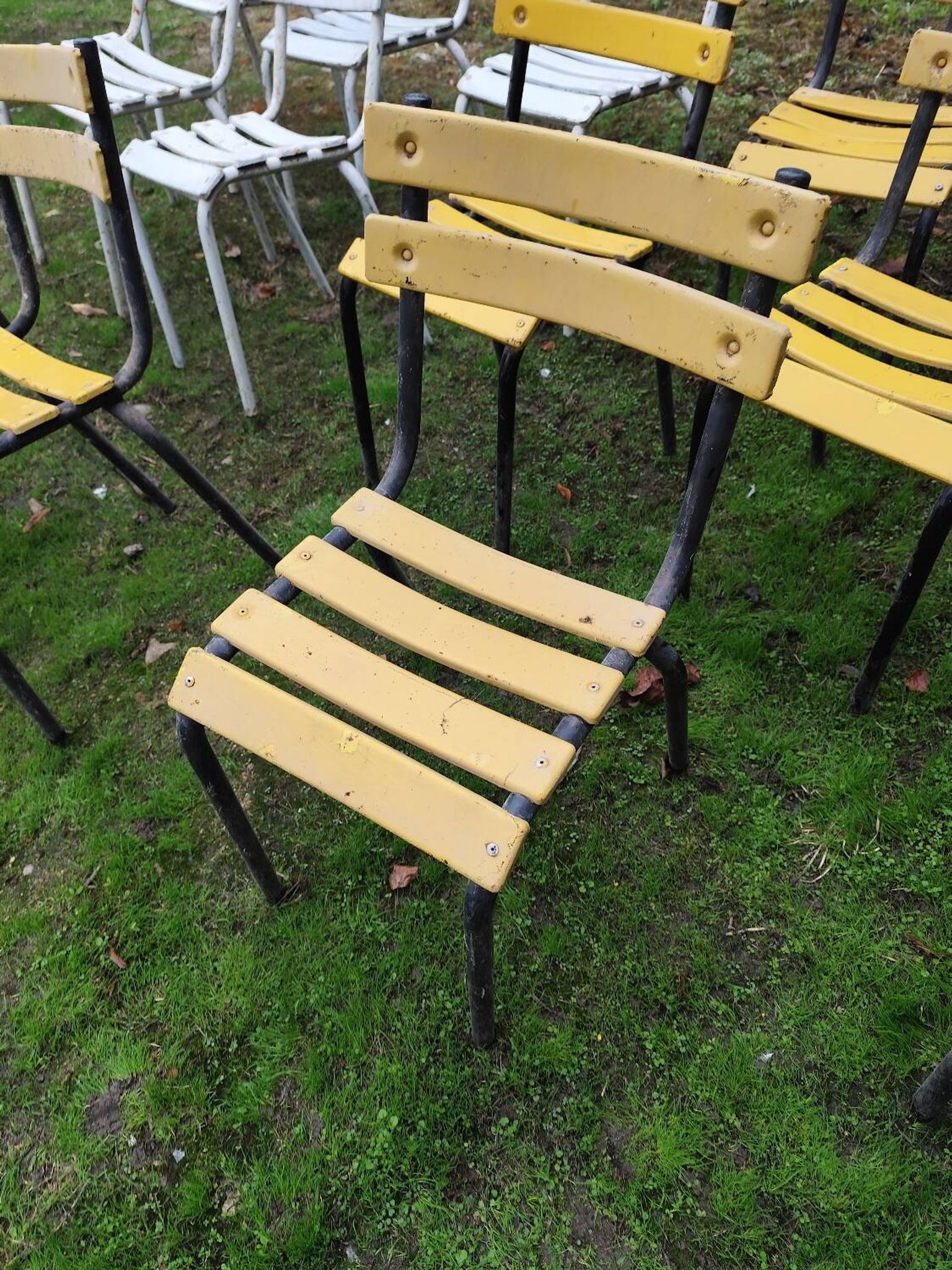Set of 13 garden chairs made of iron slats and tubes