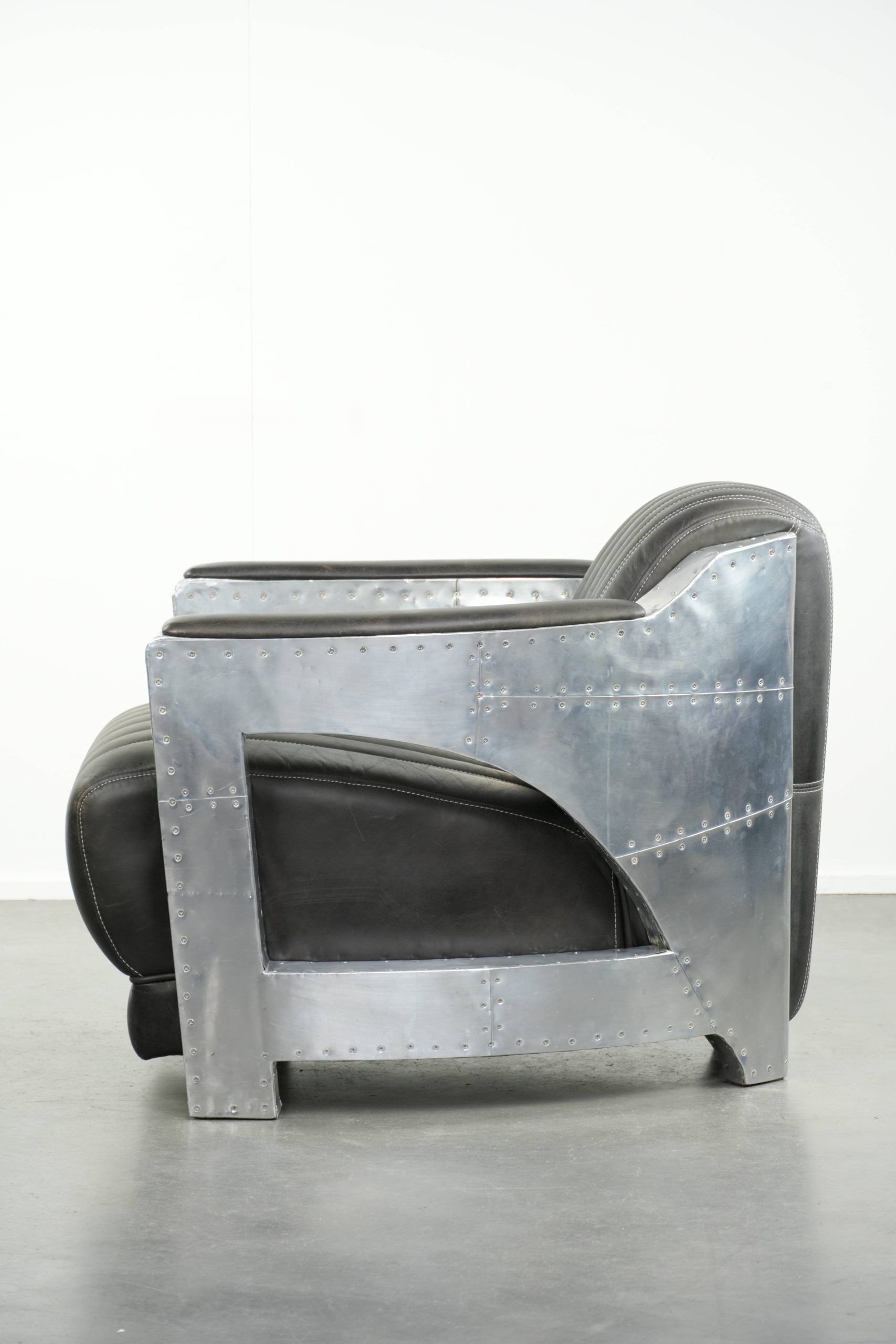 Comfortable cow leather aviator design armchair finished with aluminium