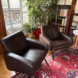 PAIRE DE FAUTEUILS 740  Design : Joseph André Motte 1957