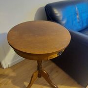 Guéridon, table d'appoint ancienne en bois
