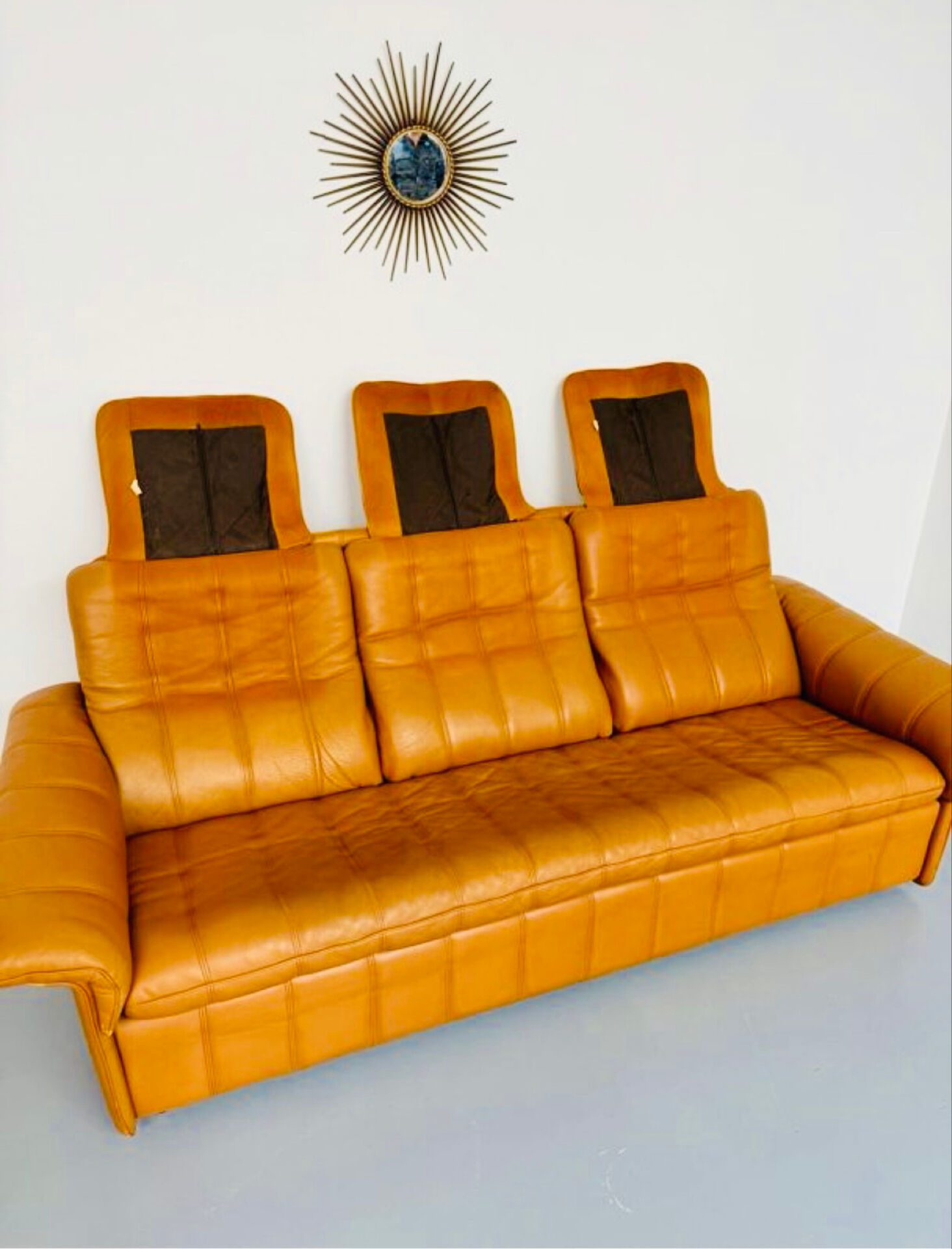 Ancien Canapé 3 places De Sede en cuir épais cognac design années 70
