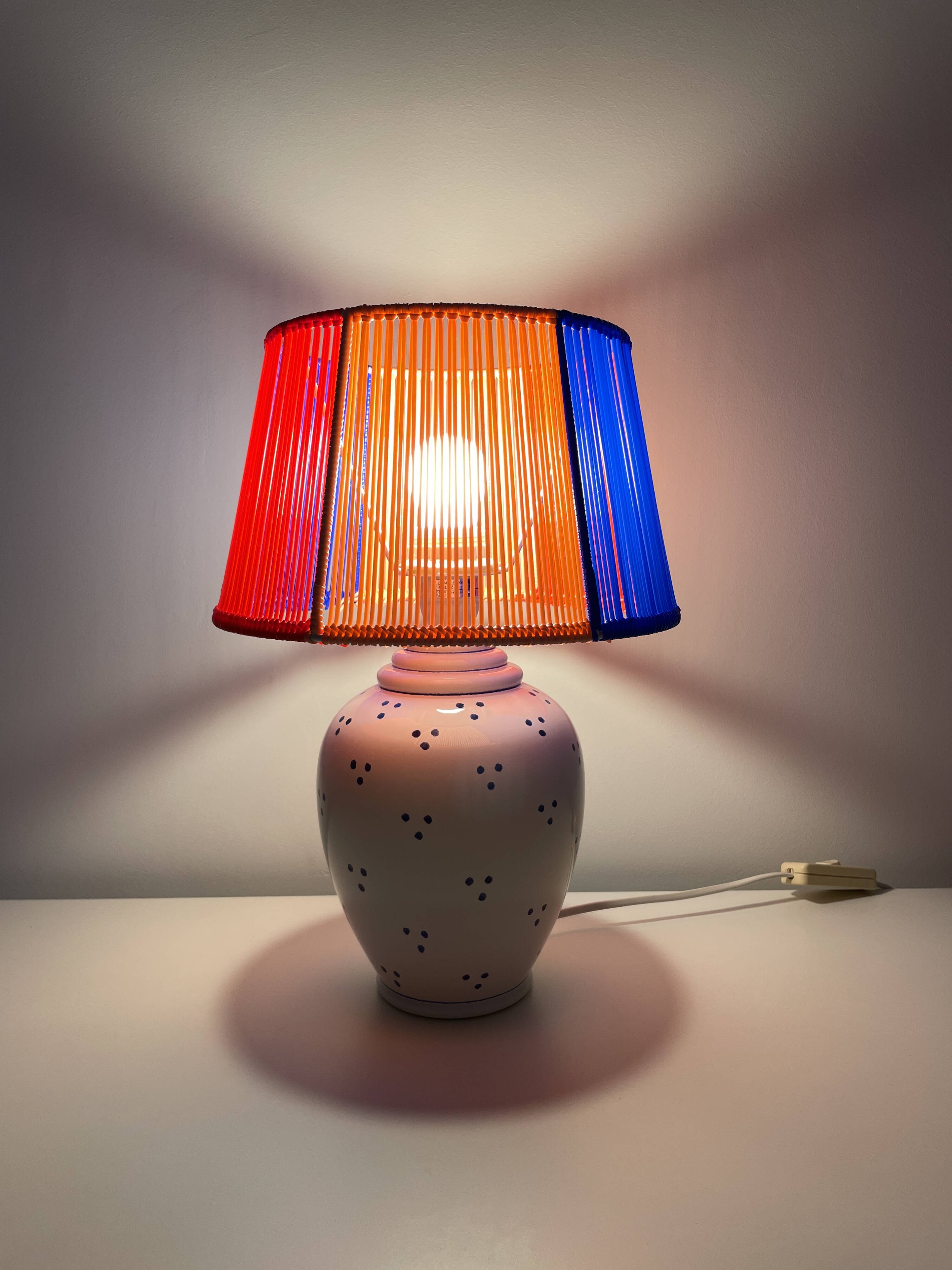 Lampe vintage céramique et abat-jour scoubidou