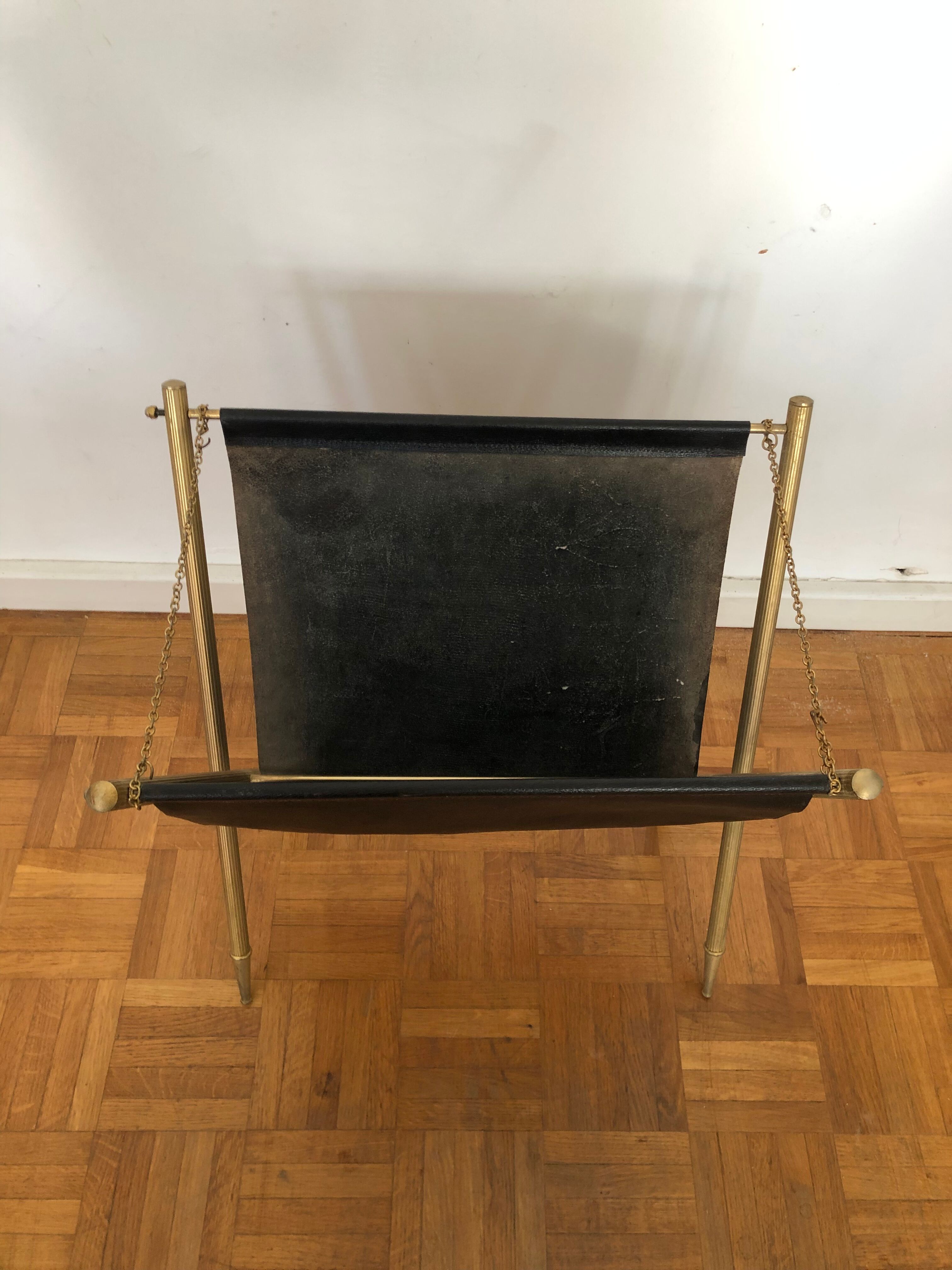 Porte revues vintage cuir et métal doré