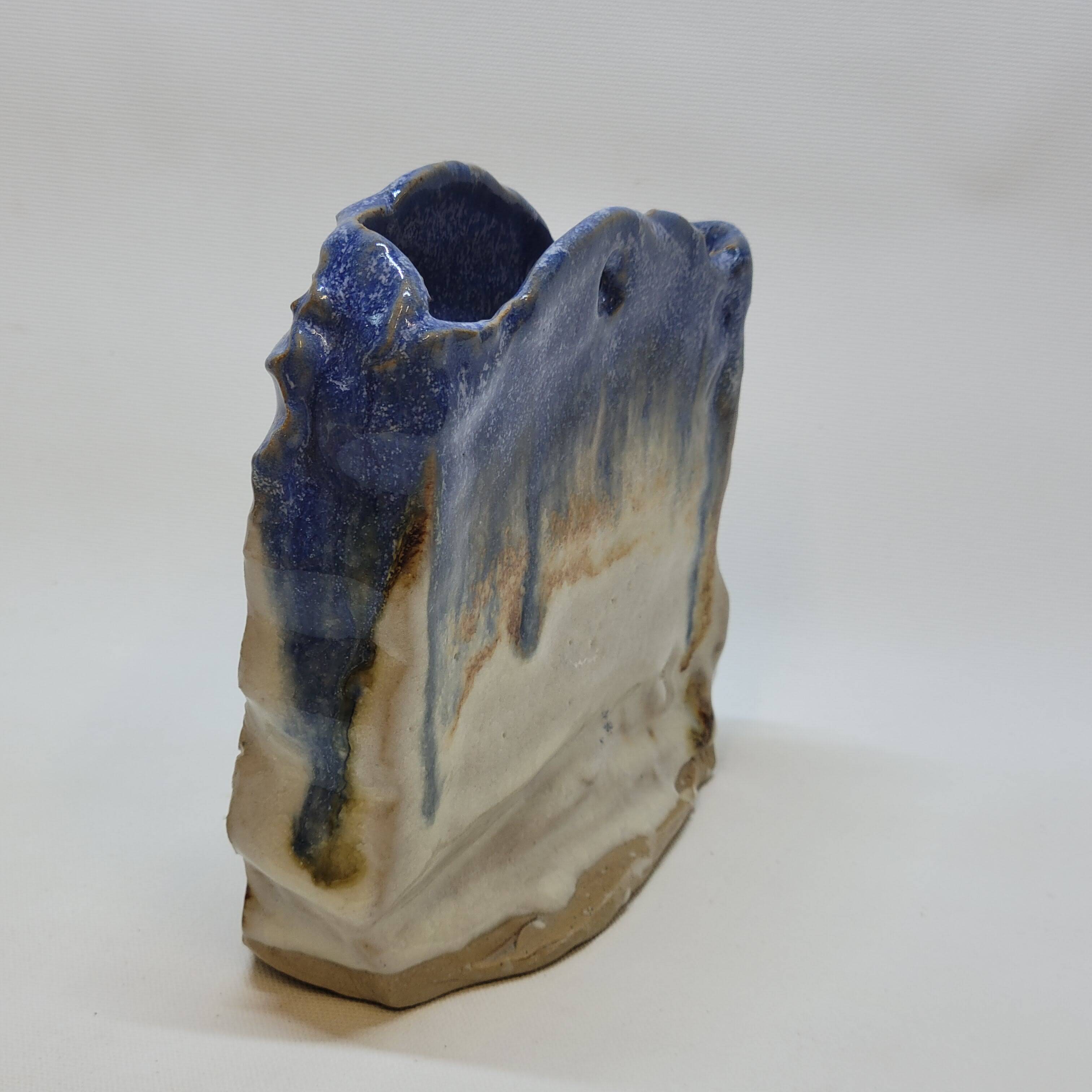 Céramique poterie vase en relief signé angilella