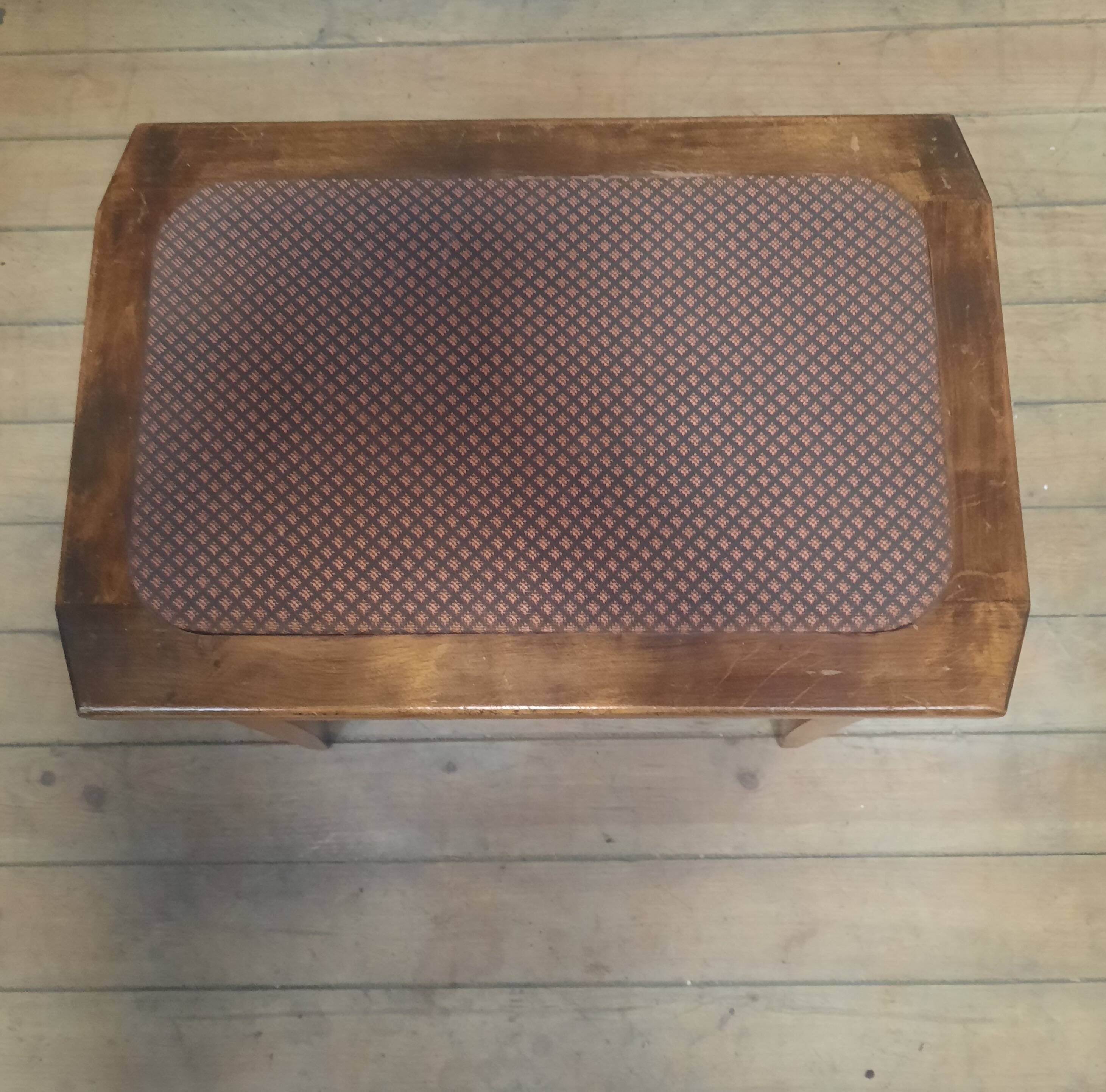 Adjustable height piano stool